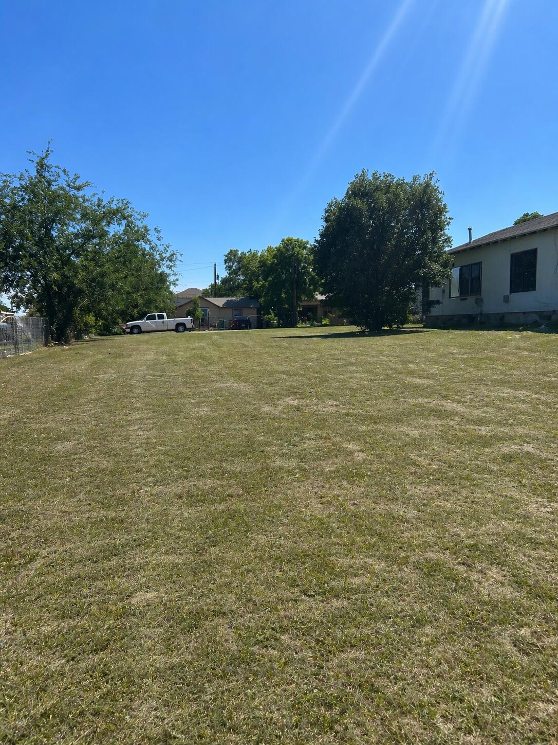 106 W Avenue T Property Photo 4