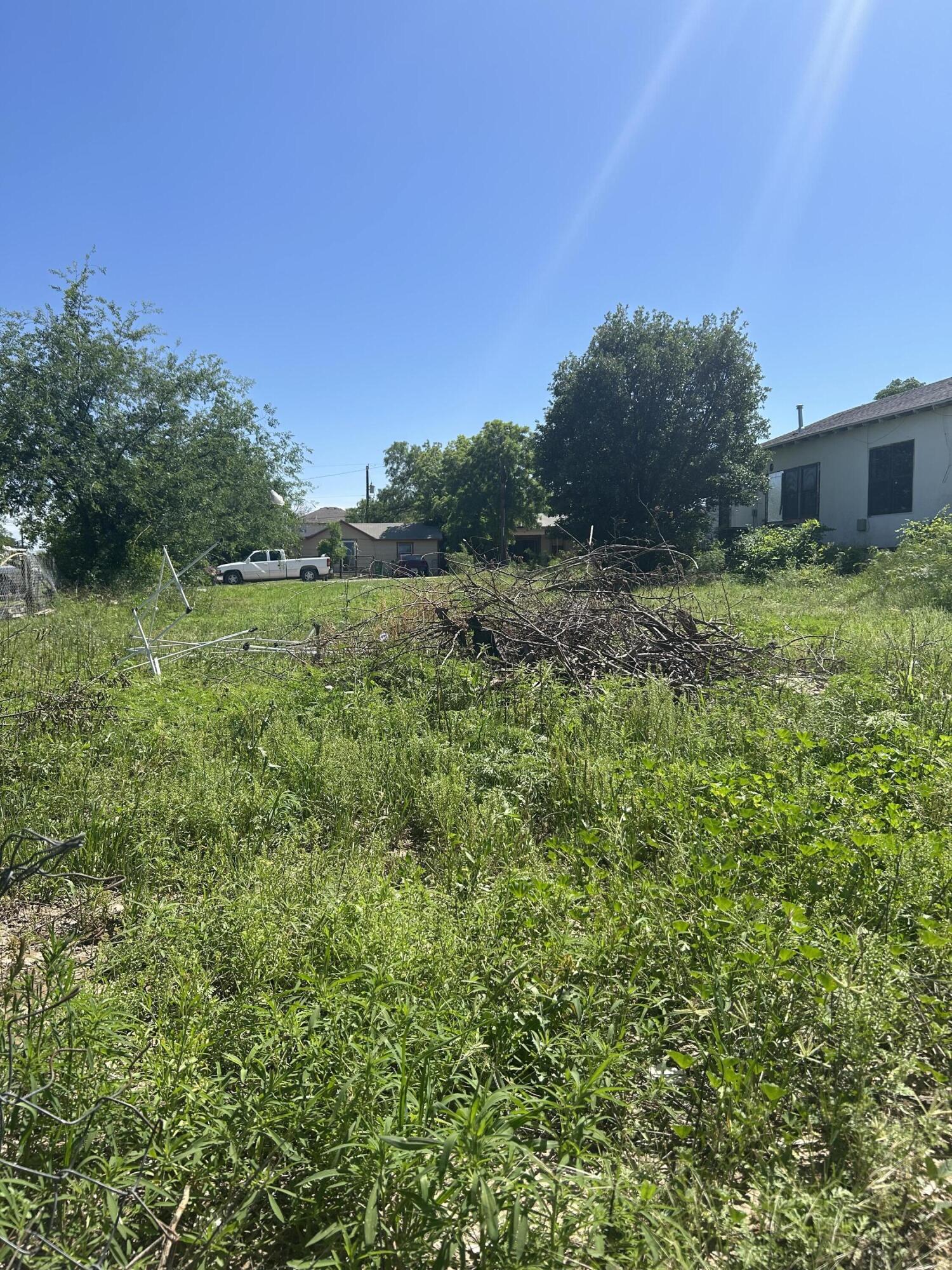 106 W Avenue T Property Photo 5