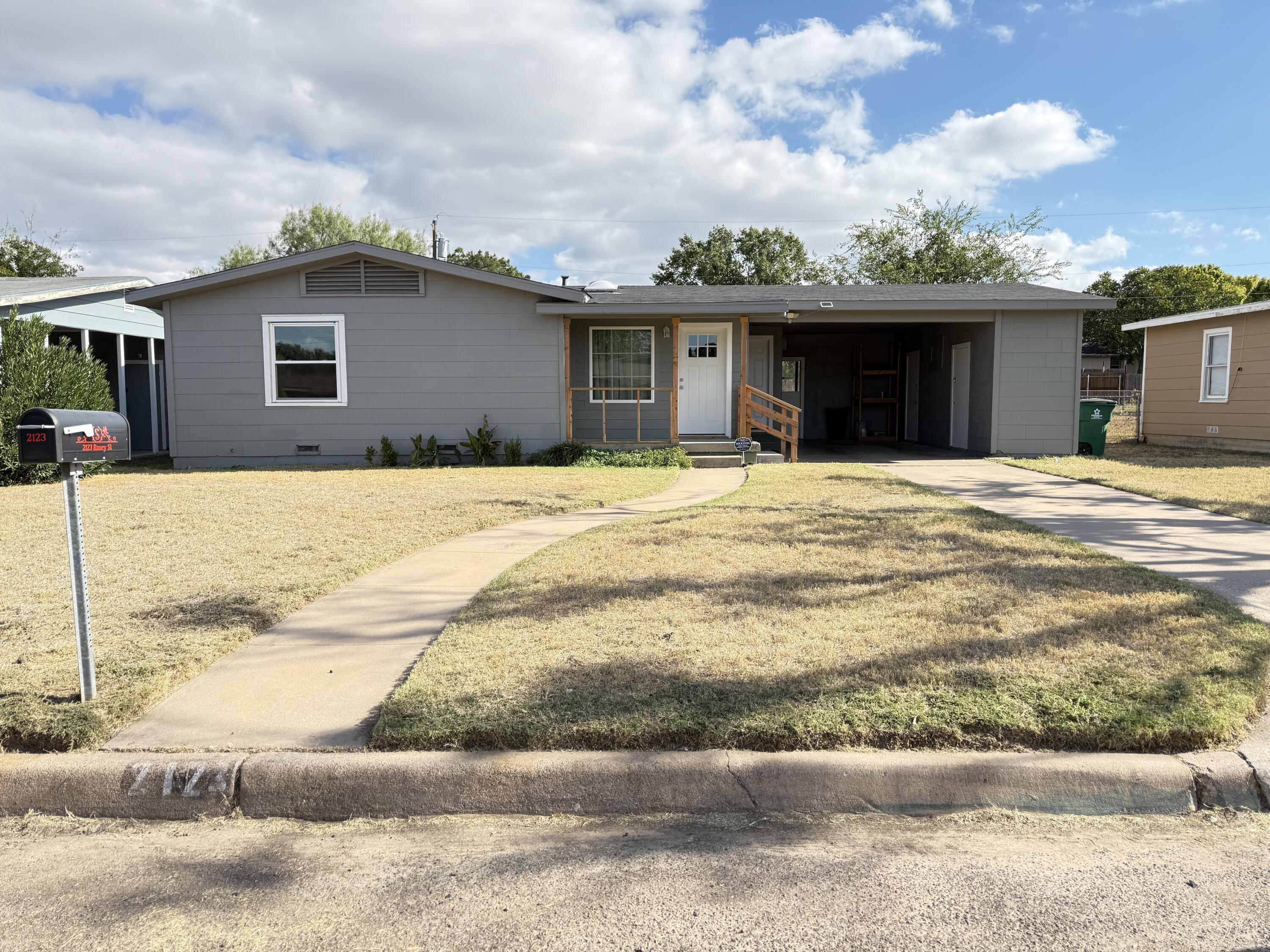 2123 Raney Street Property Photo 2