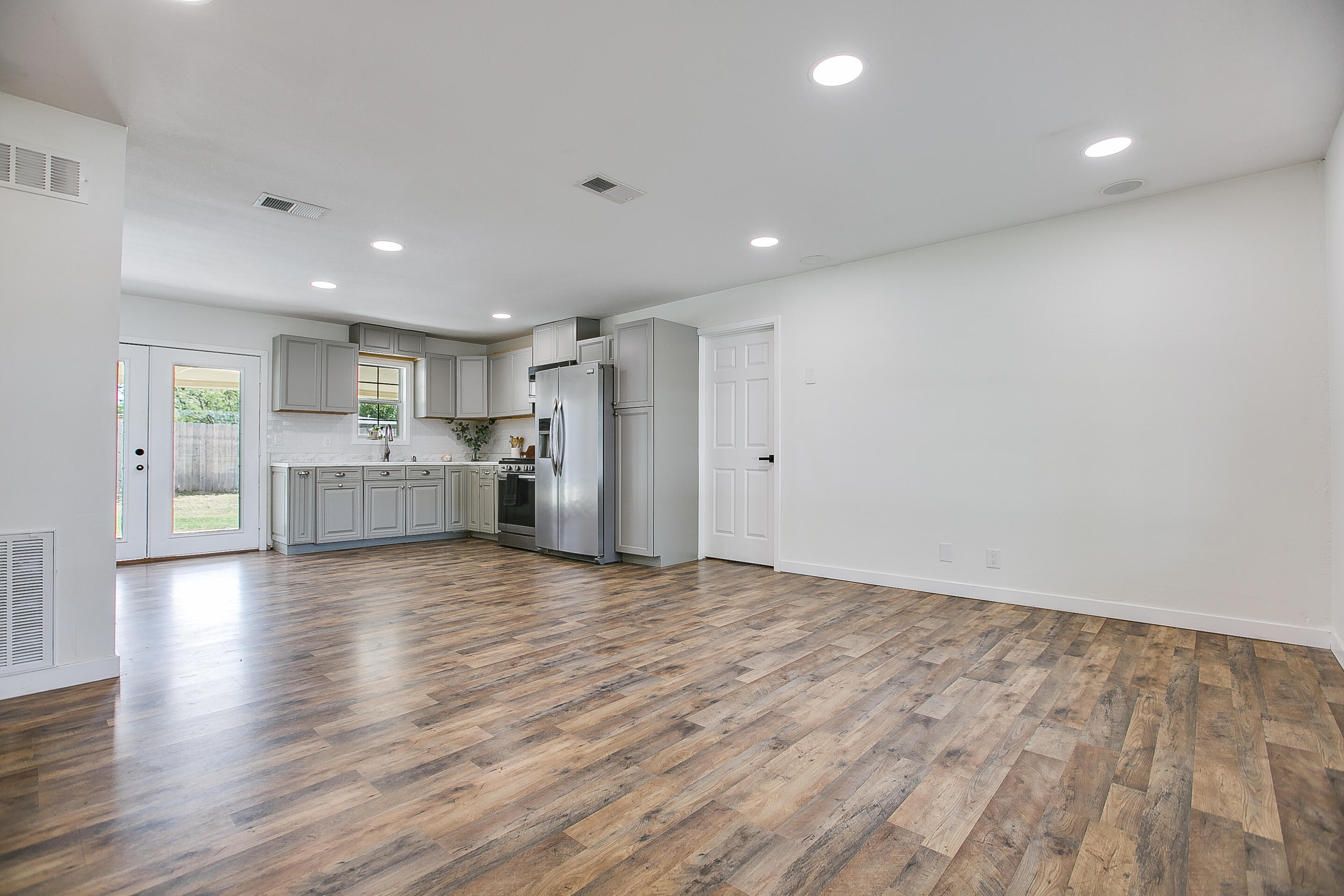 135 Maryland Street Property Photo 3