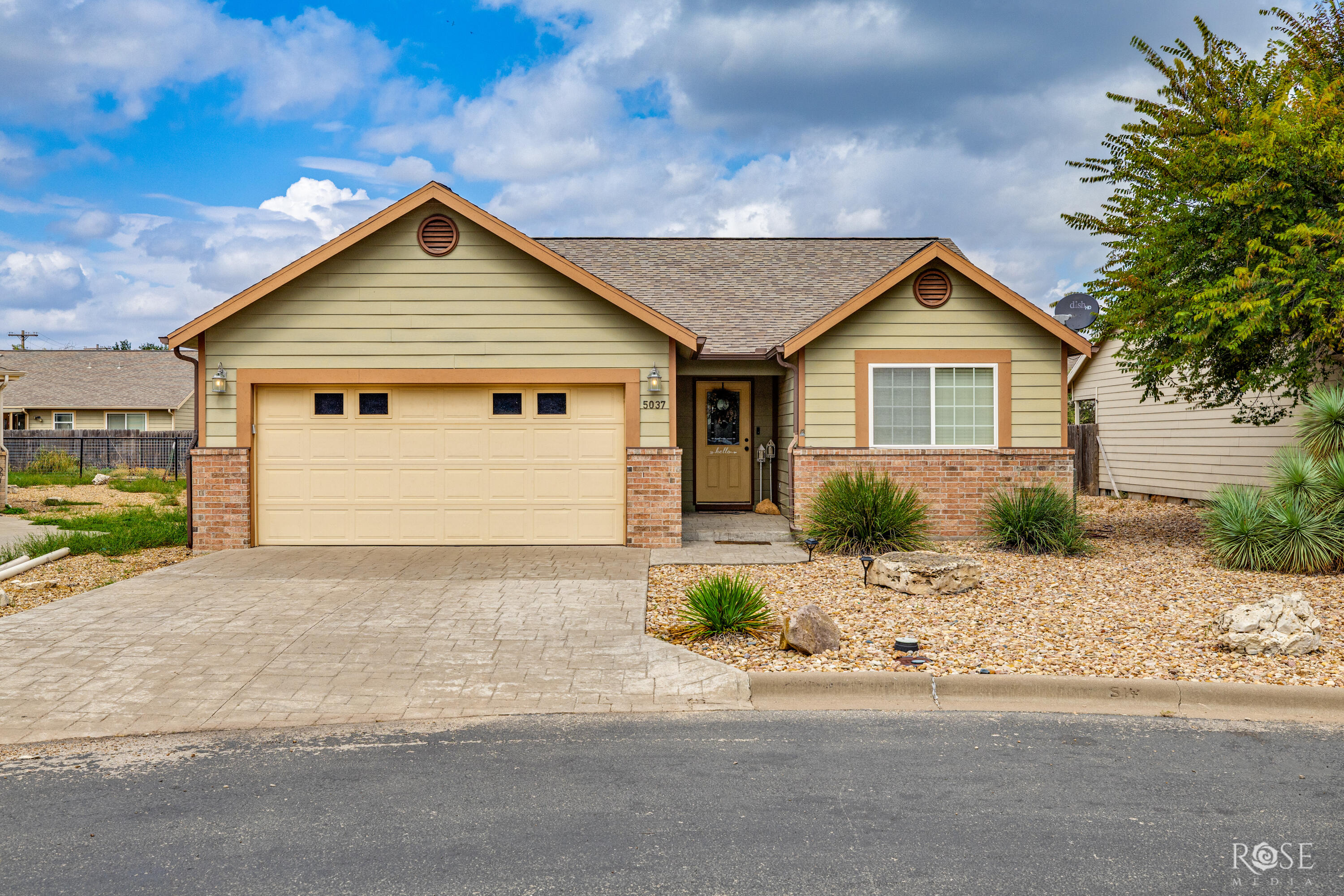 5037 Windwood Drive Property Photo 1