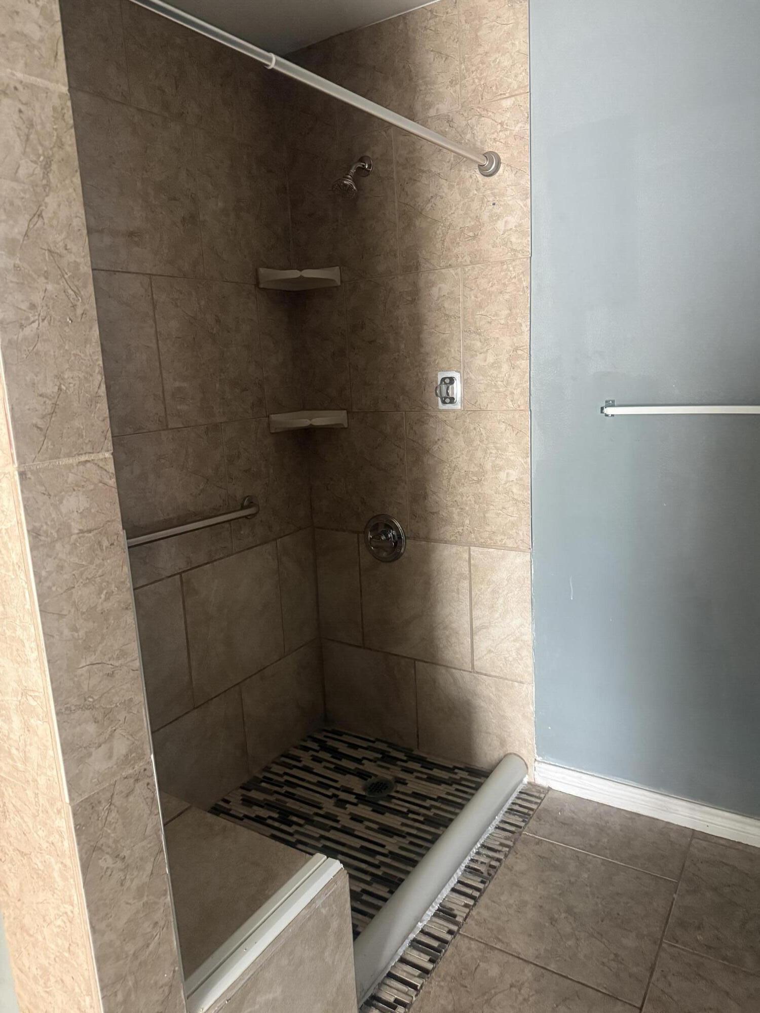 114 W Avenue L Property Photo 4