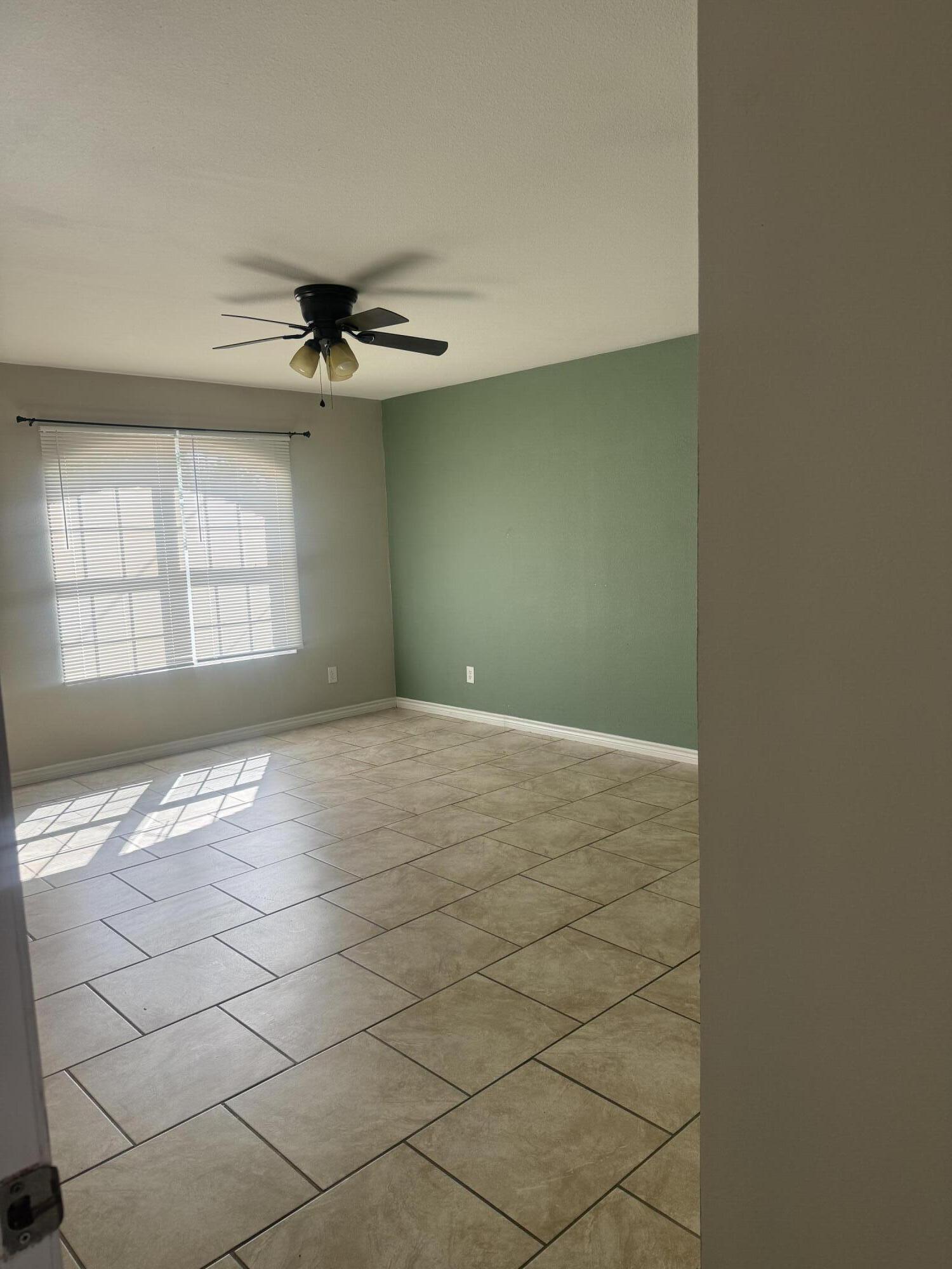 114 W Avenue L Property Photo 8