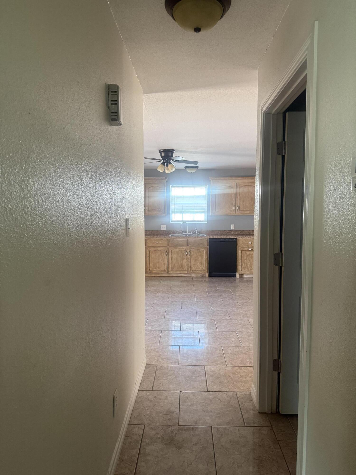 114 W Avenue L Property Photo 9