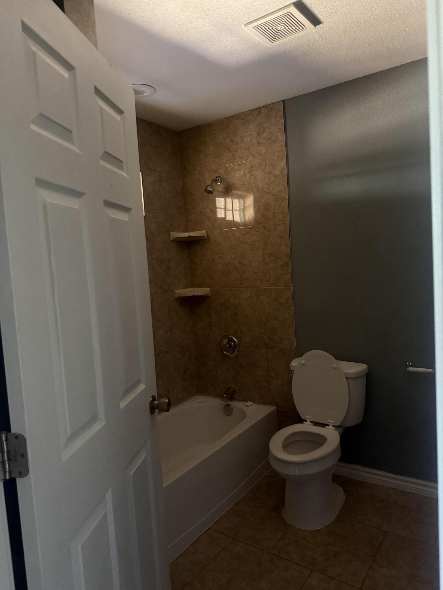 114 W Avenue L Property Photo 15