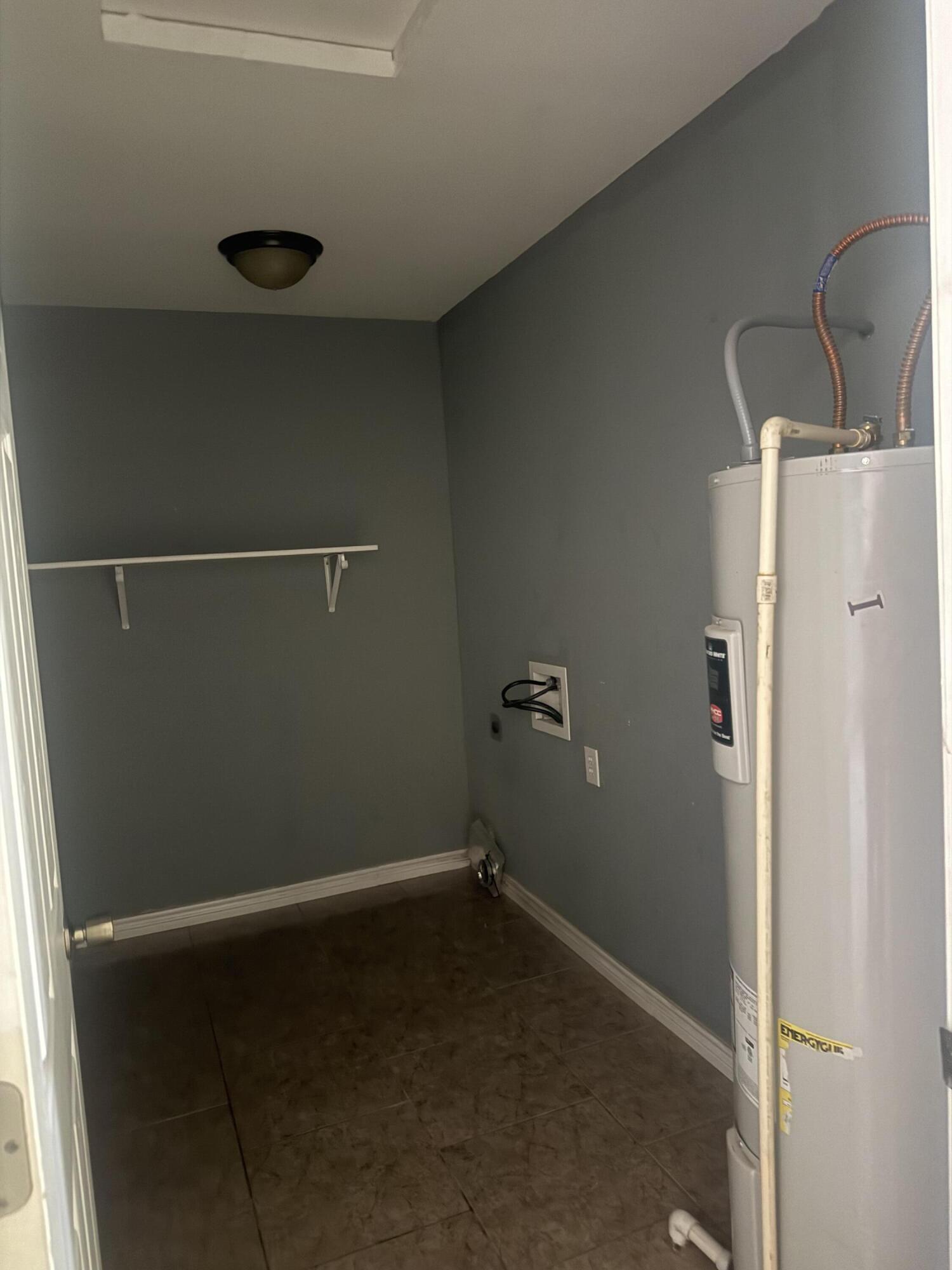 114 W Avenue L Property Photo 18