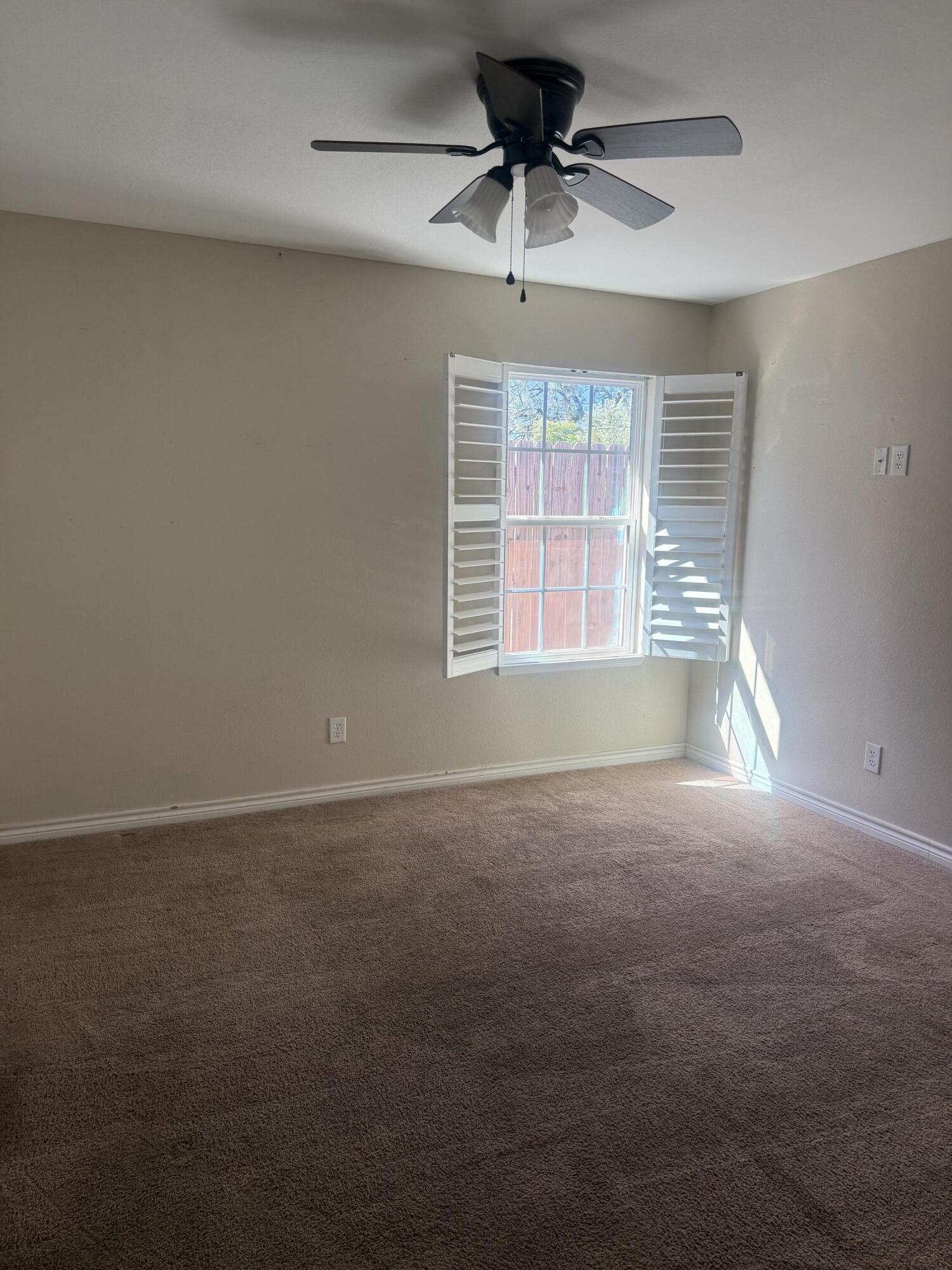 114 W Avenue L Property Photo 19