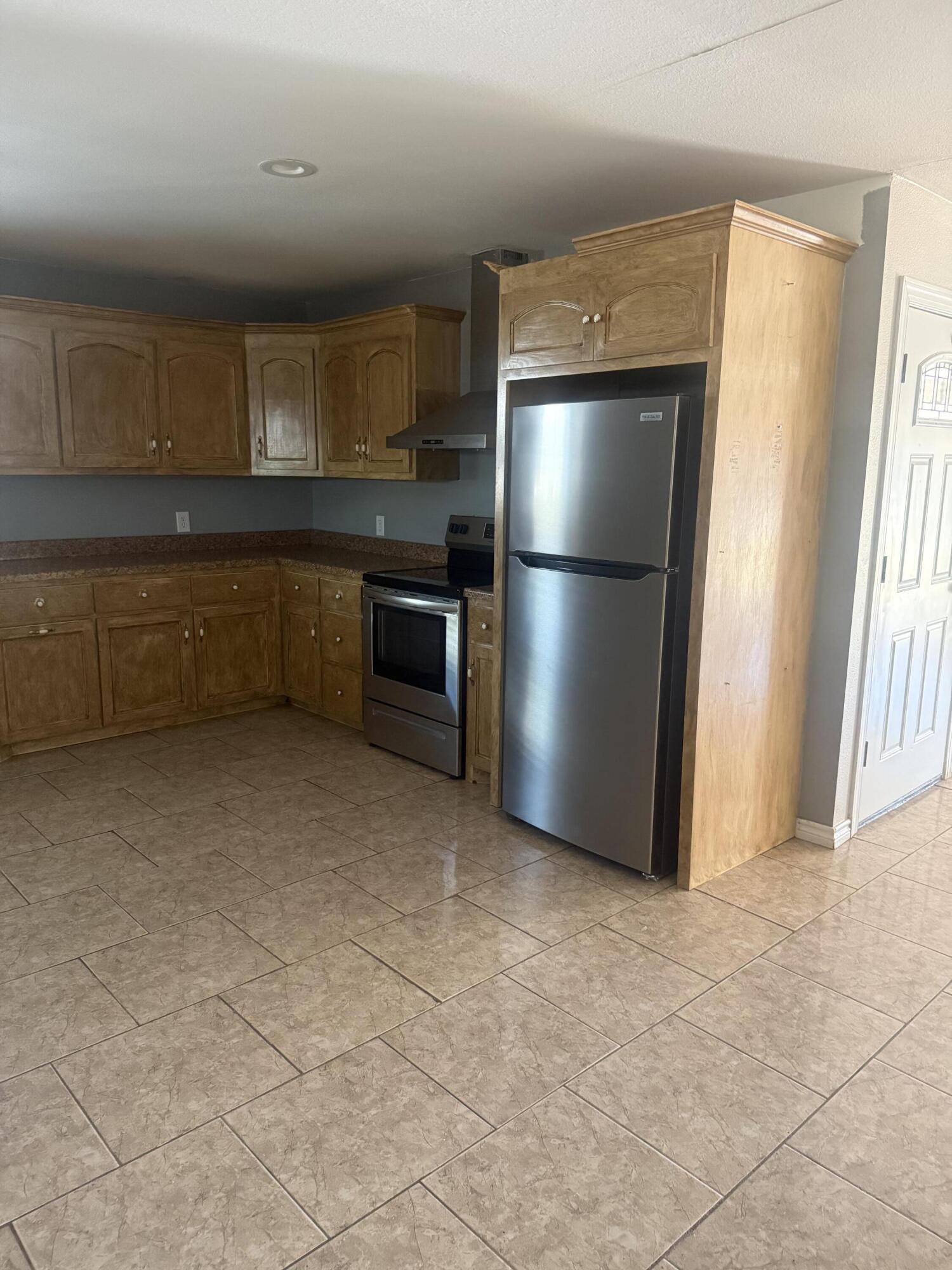114 W Avenue L Property Photo 23