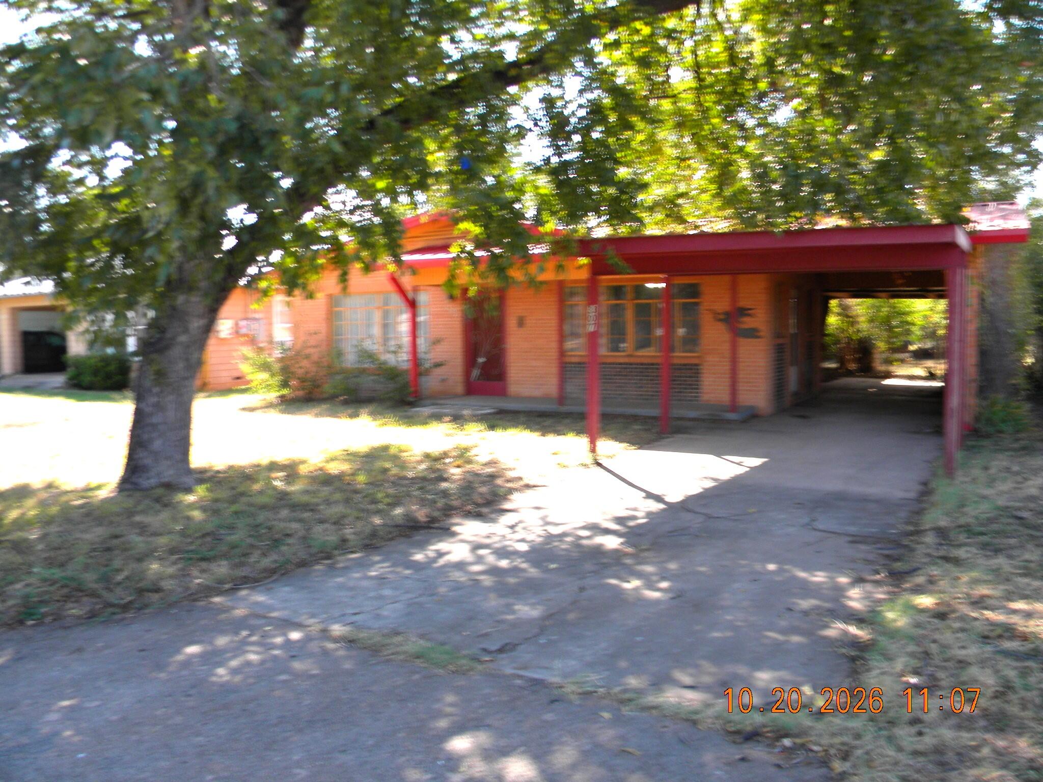 307 E 41st Street Property Photo 2