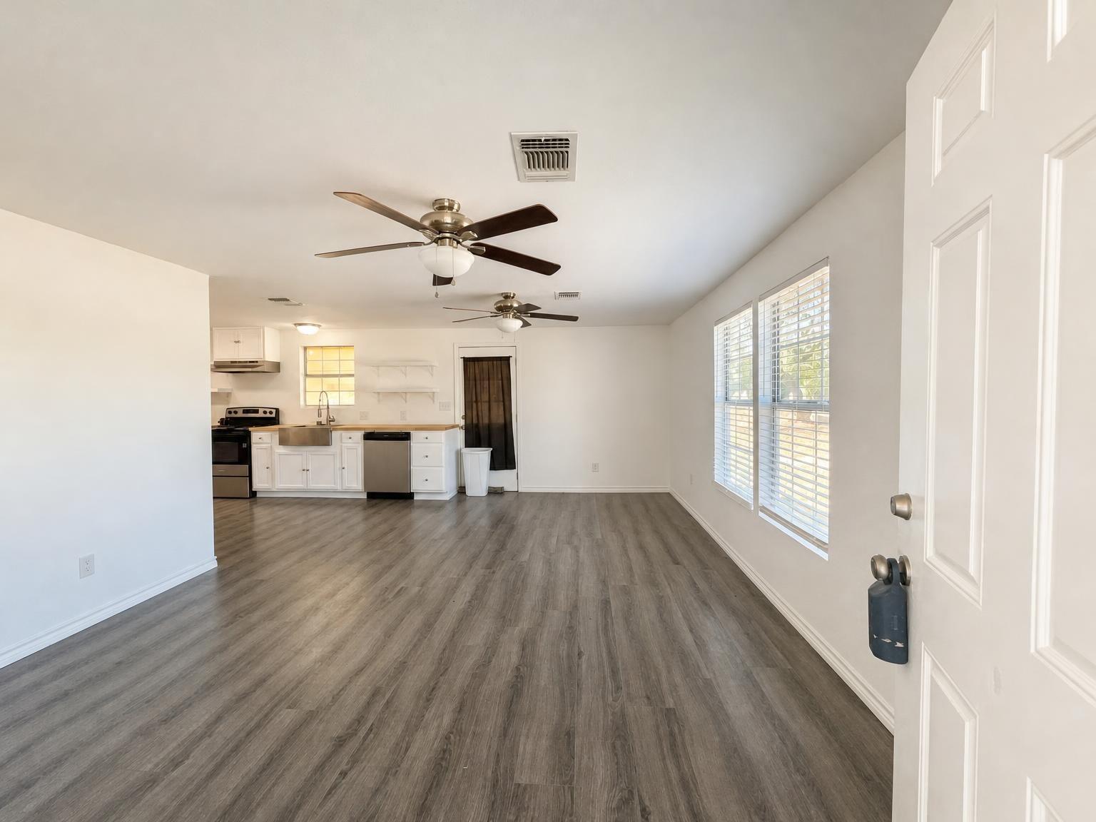 405 W 34th Street Property Photo 3