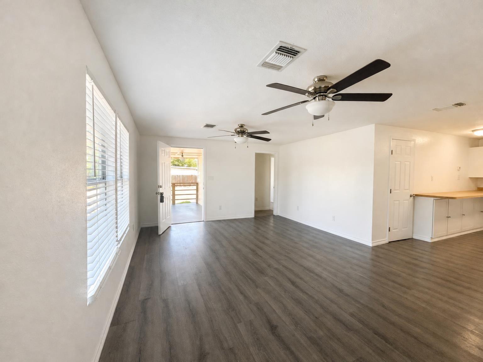 405 W 34th Street Property Photo 4