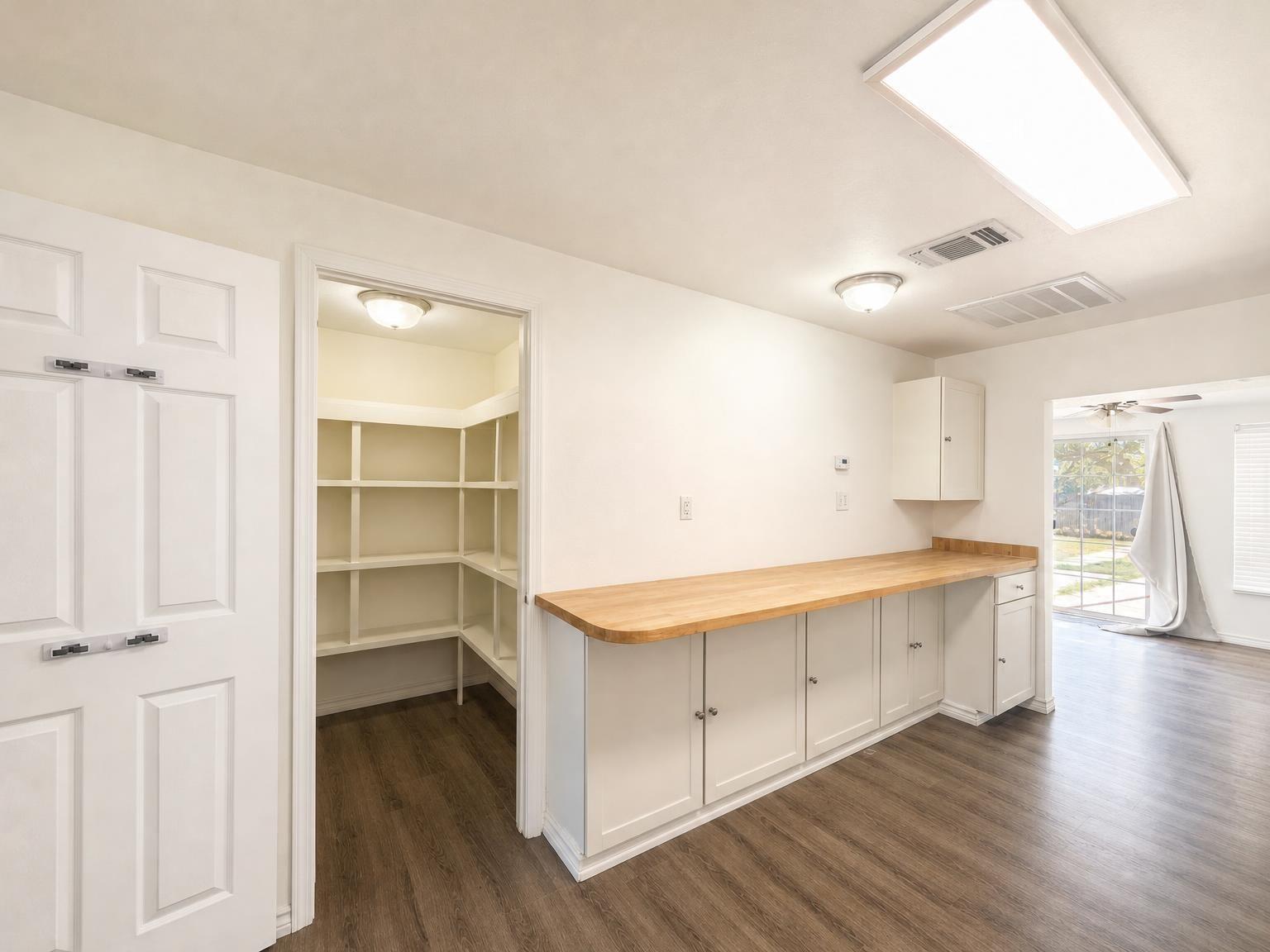 405 W 34th Street Property Photo 7