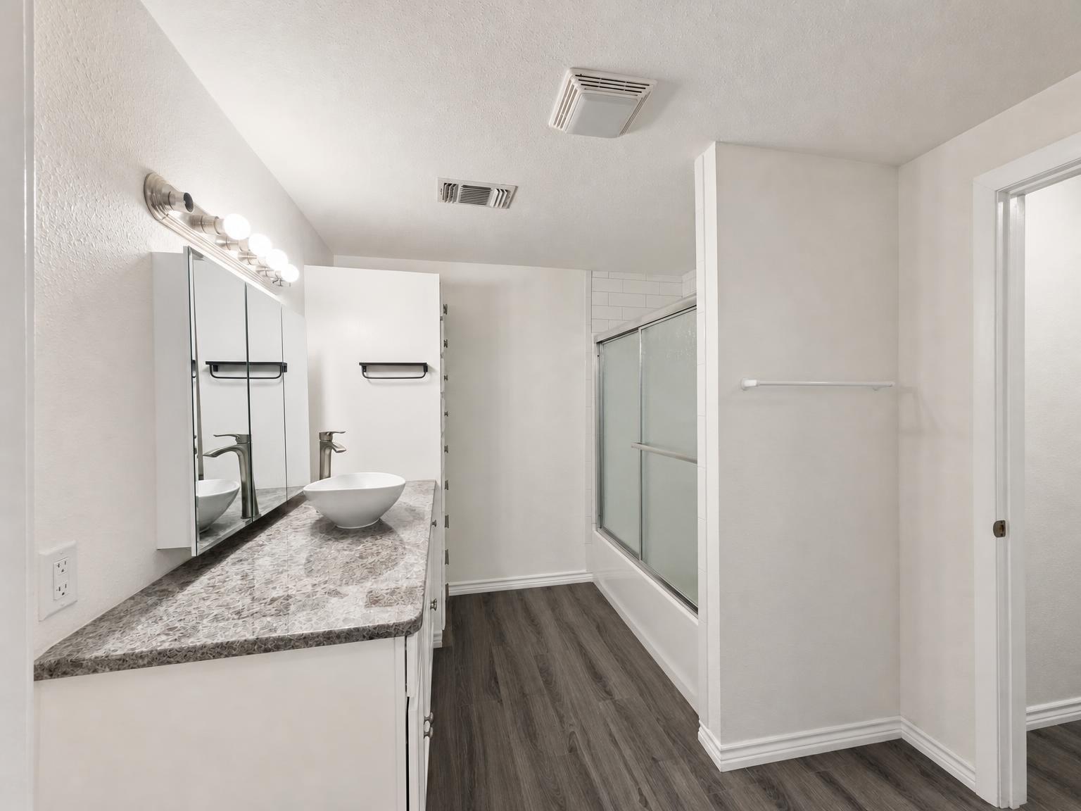 405 W 34th Street Property Photo 12