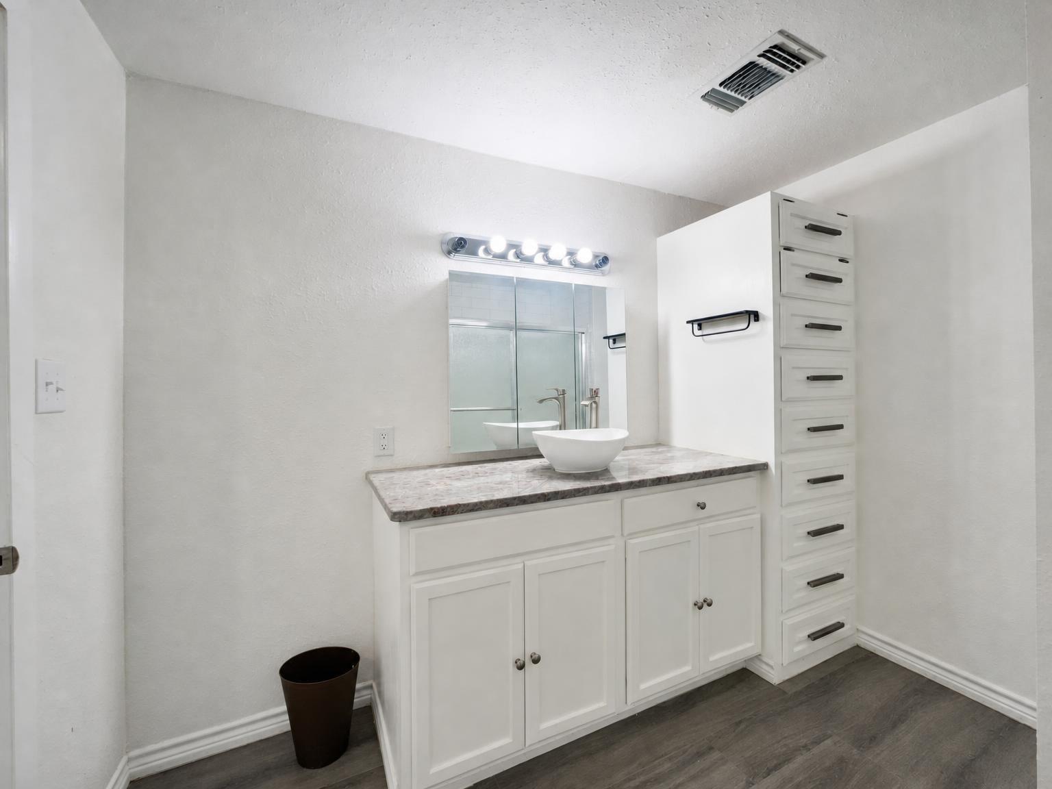 405 W 34th Street Property Photo 13