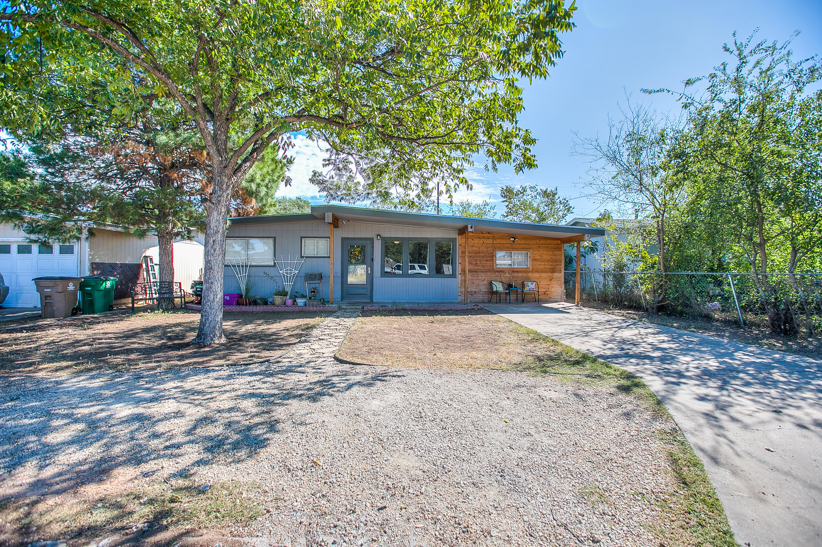 2451 Greenwood Street Property Photo 2