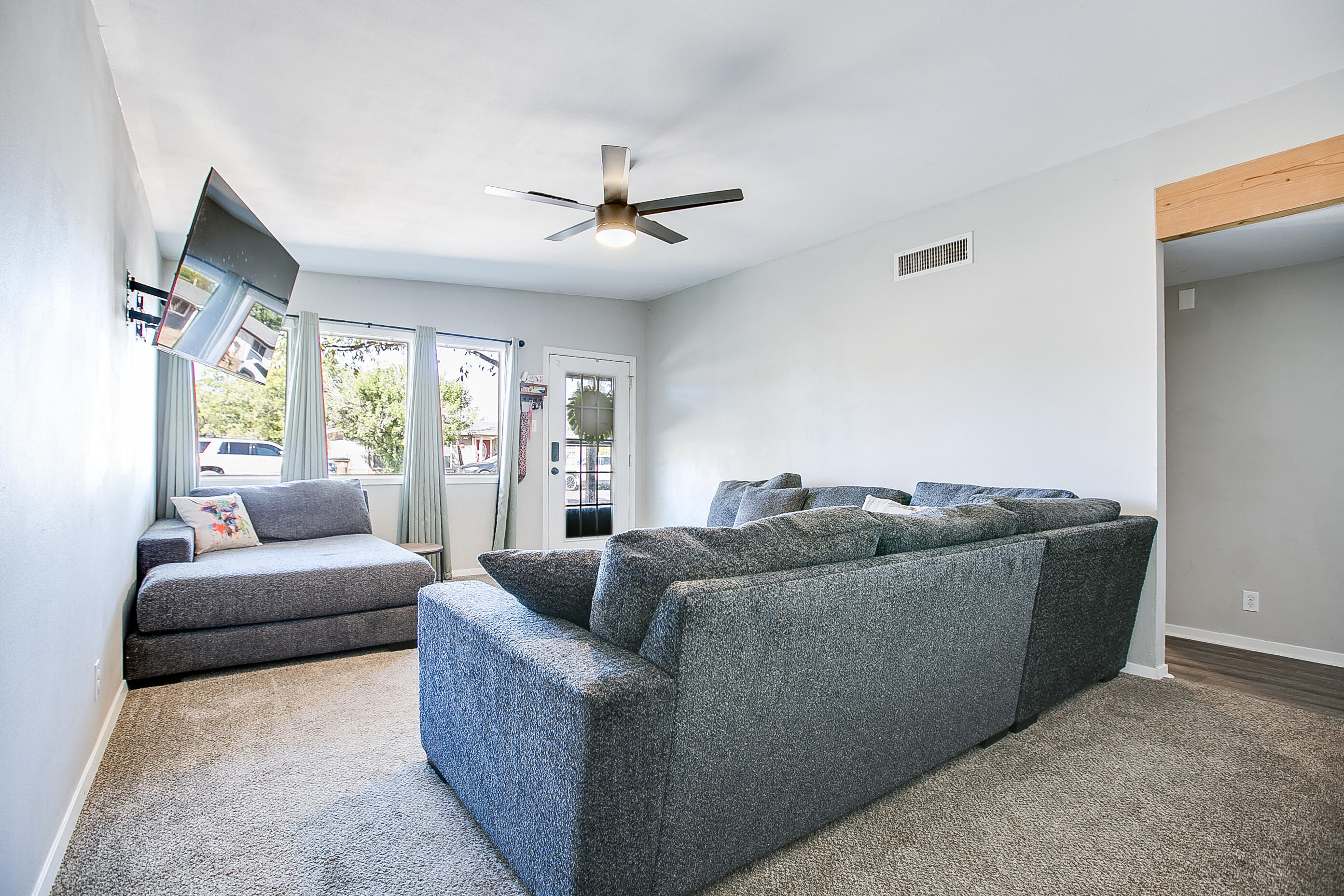 2451 Greenwood Street Property Photo 8