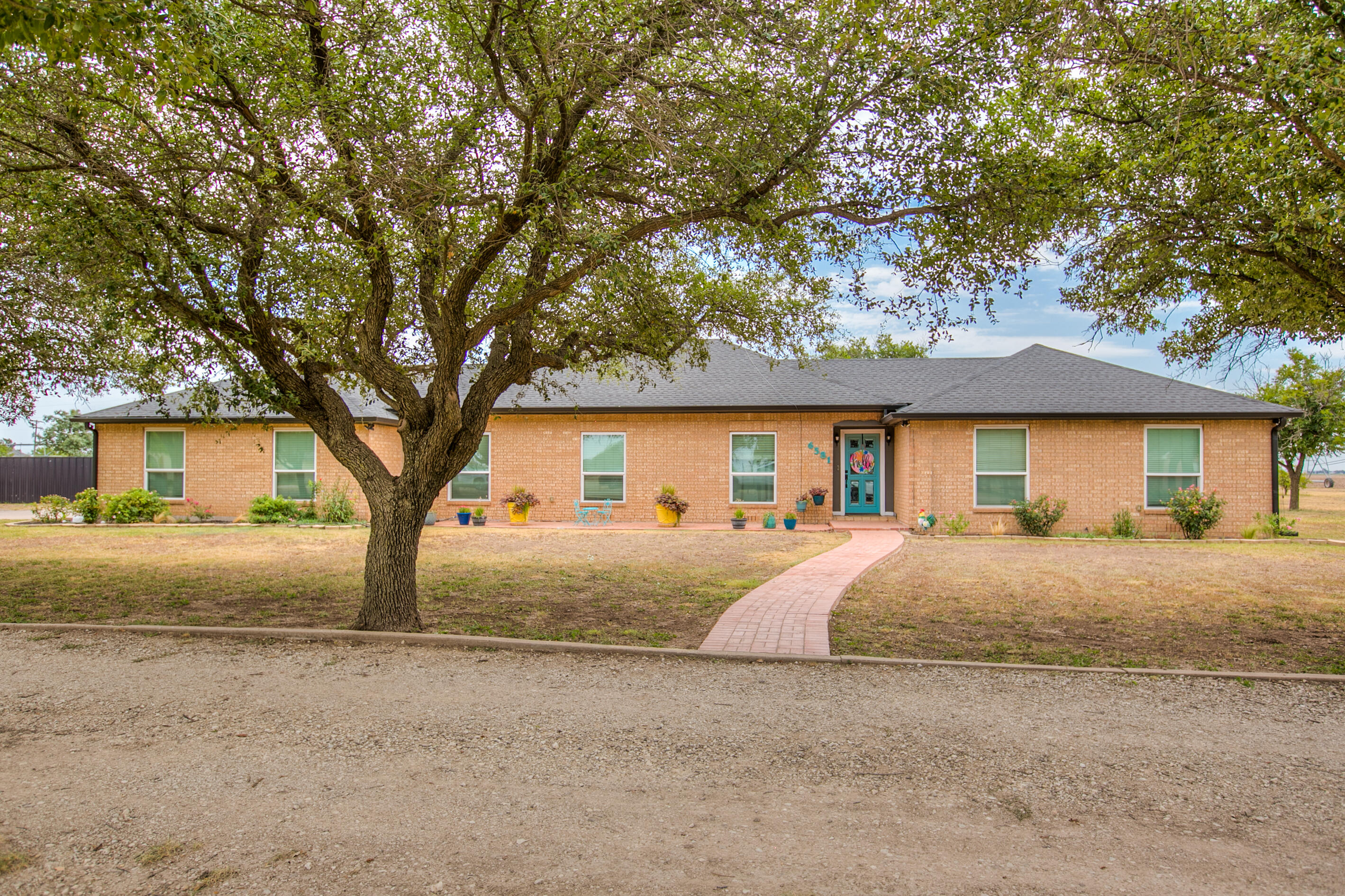 6581 Plainview Drive Property Photo 1