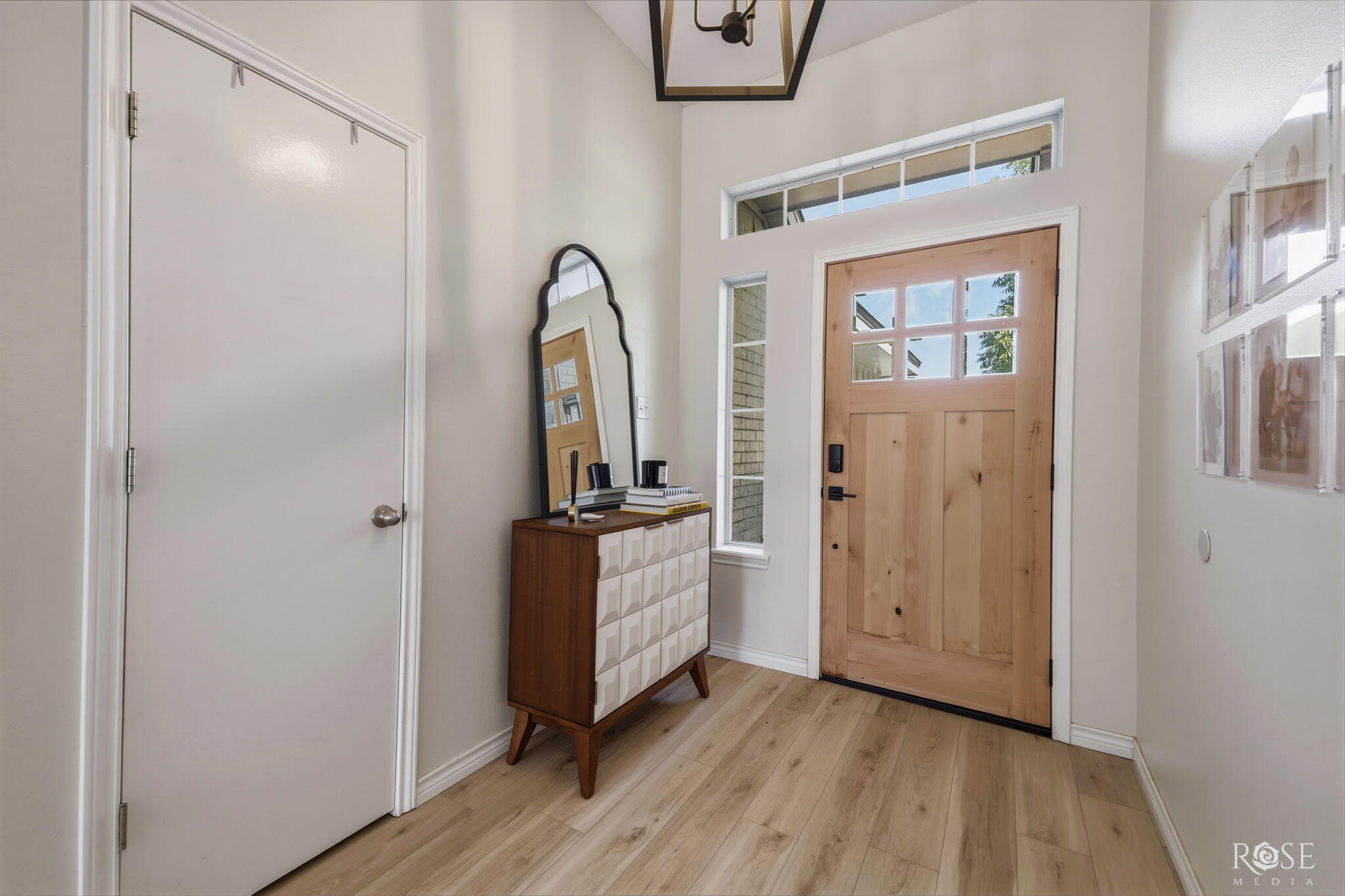 5821 Whitecastle Lane Property Photo 4