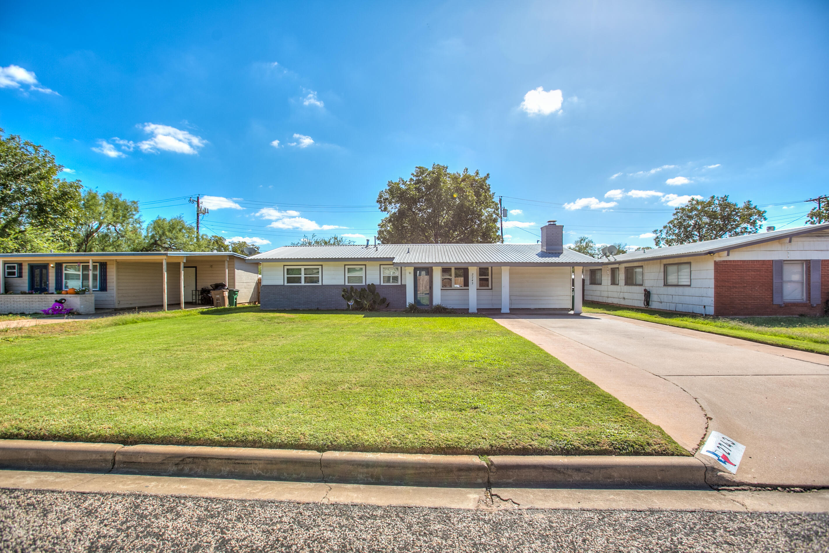 2743 Sac Avenue Property Photo 1