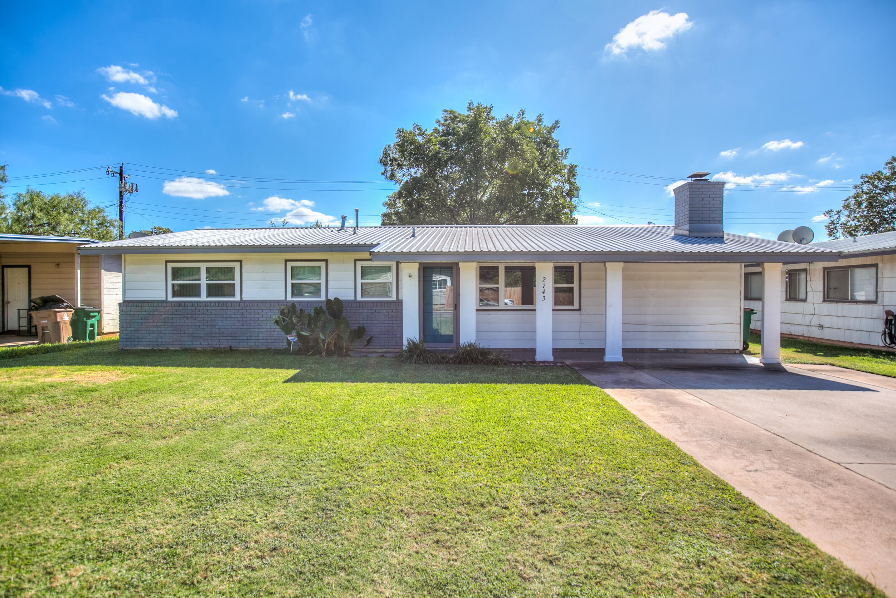 2743 Sac Avenue Property Photo 3