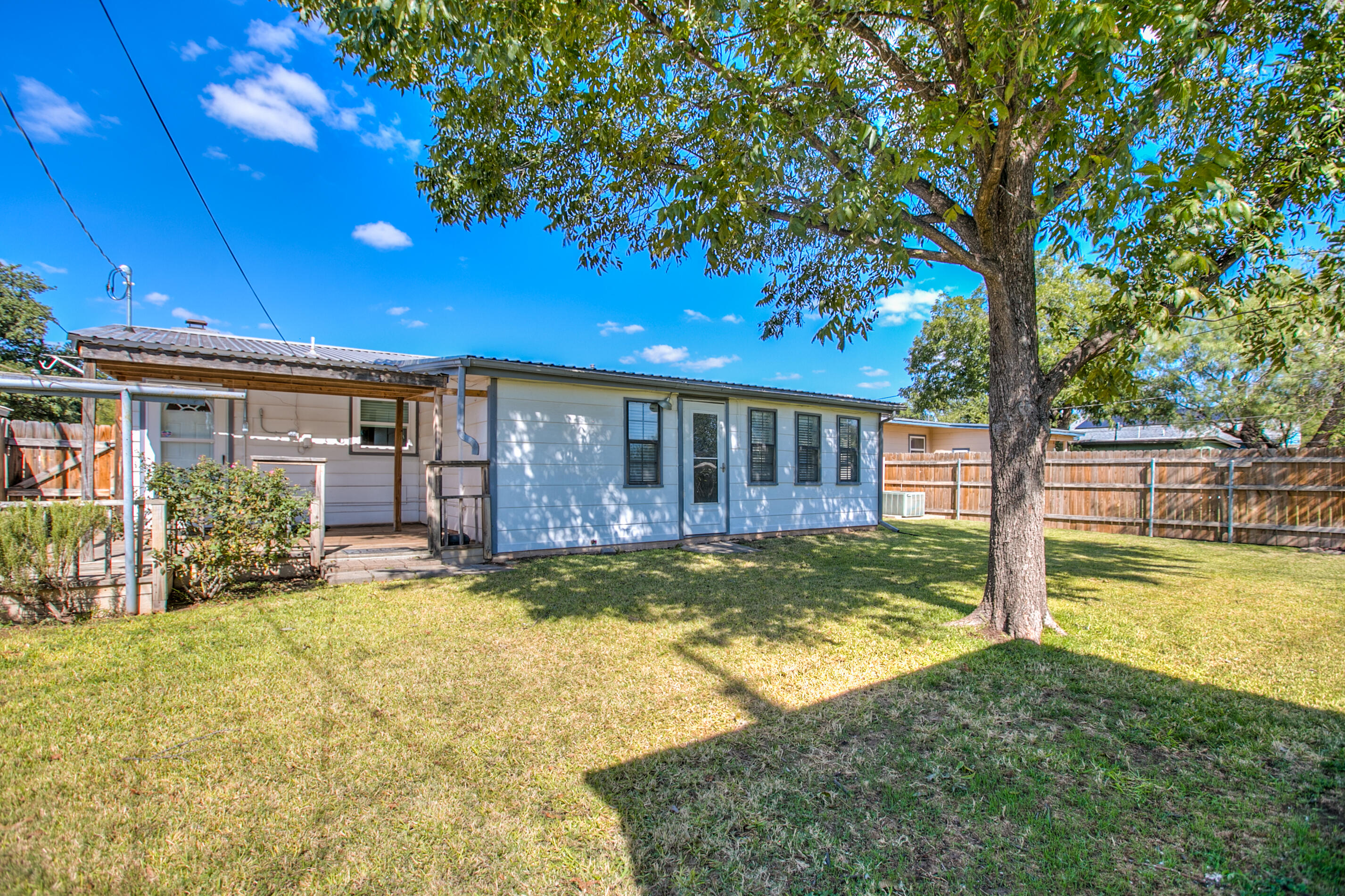 2743 Sac Avenue Property Photo 28