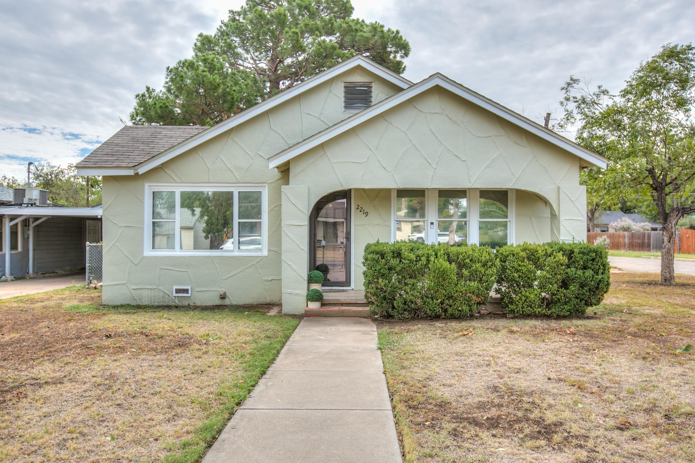 2219 W Avenue L Property Photo 1