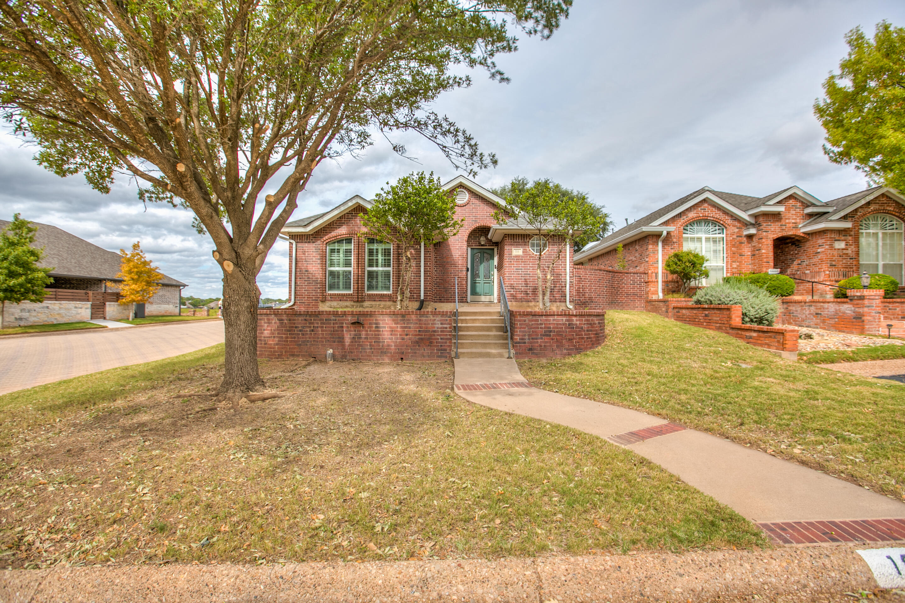 10 Southridge Drive Property Photo 1