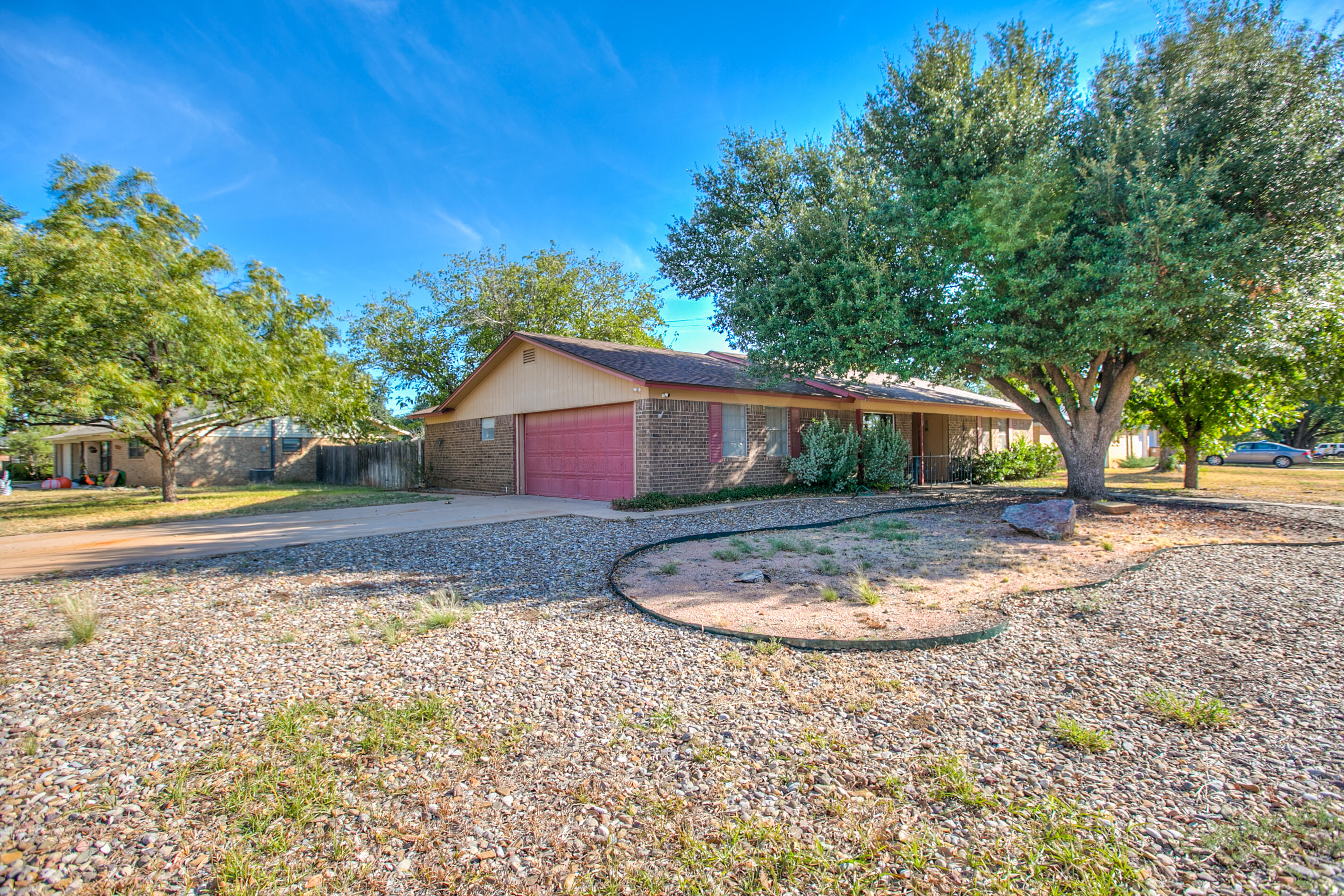 3714 Honeysuckle Lane Property Photo 4