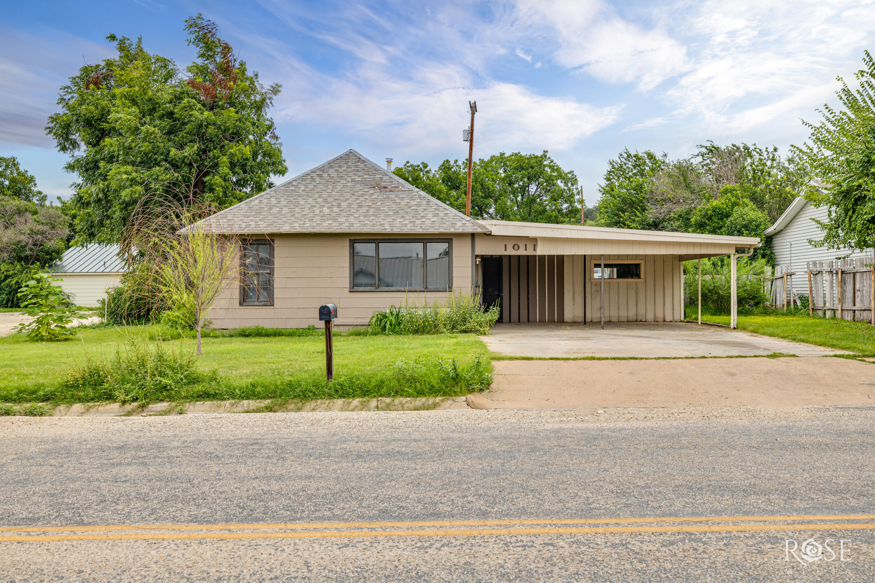 1011 S Crockett Avenue Property Photo 1