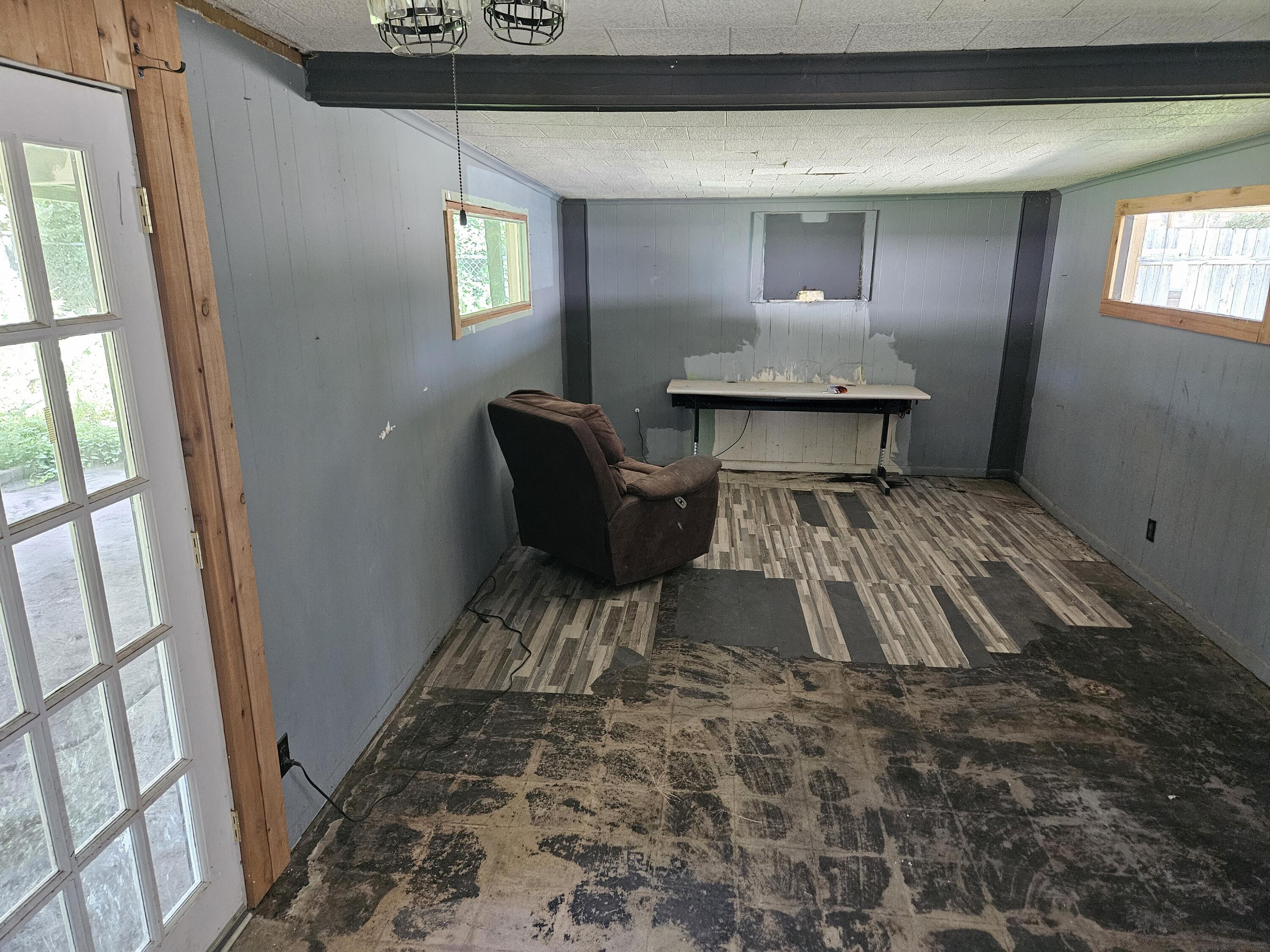 1011 S Crockett Avenue Property Photo 8