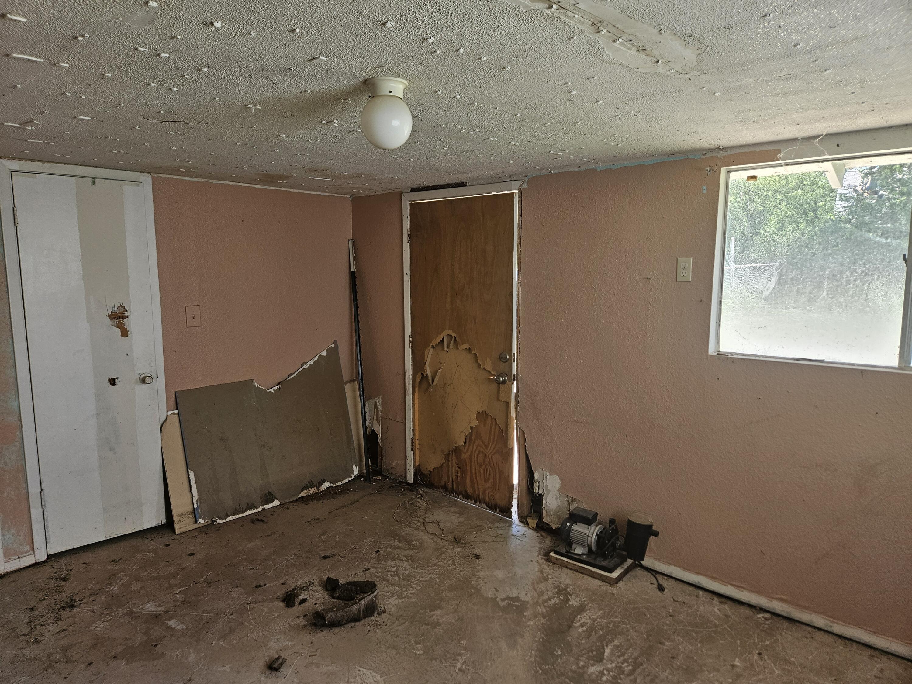 1011 S Crockett Avenue Property Photo 10
