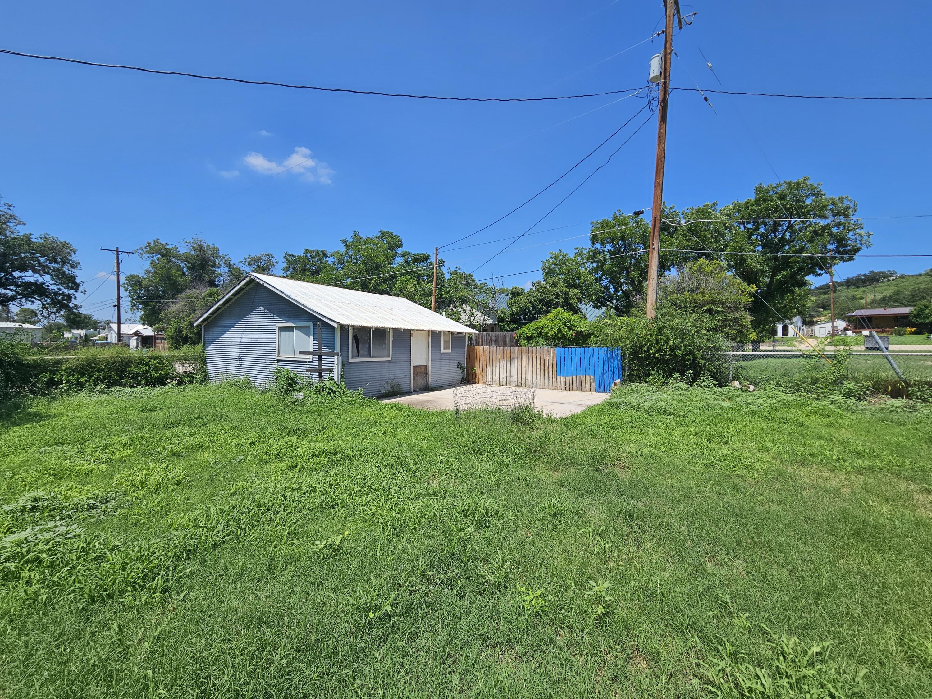 1011 S Crockett Avenue Property Photo 12