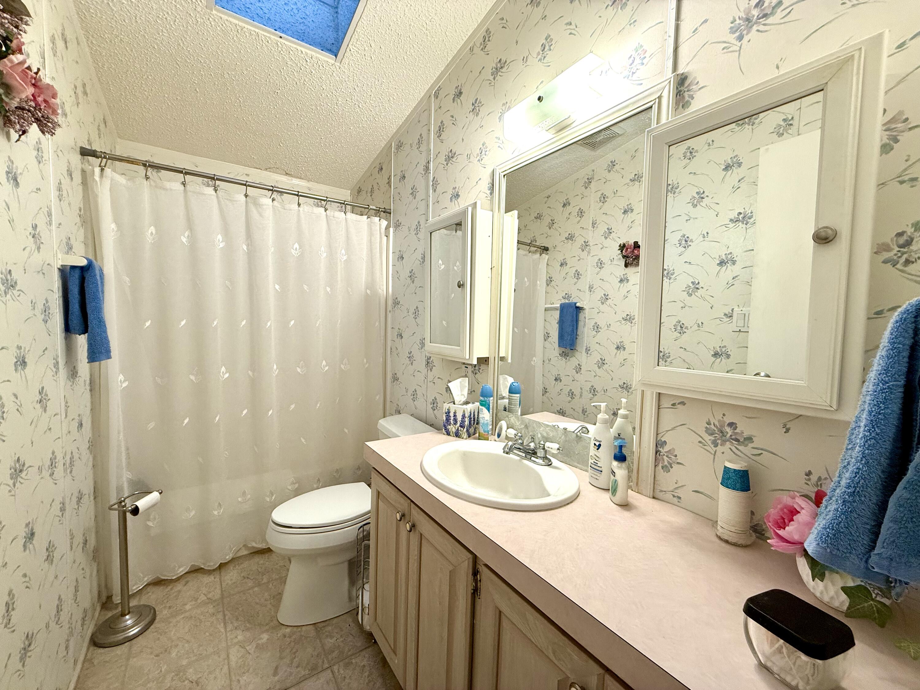 102 W 4th Street Property Photo 6