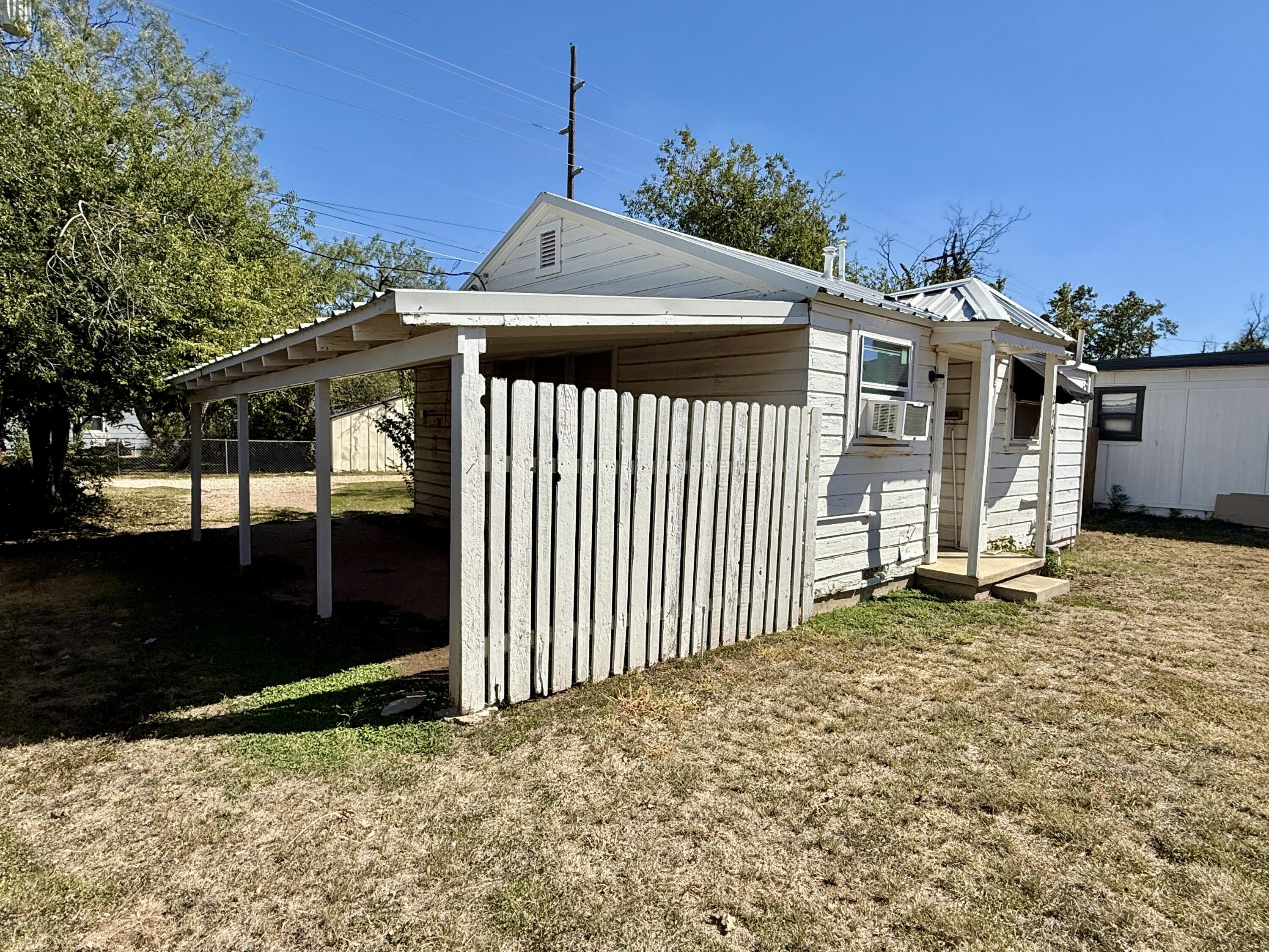 216 S Jackson Street Property Photo 3