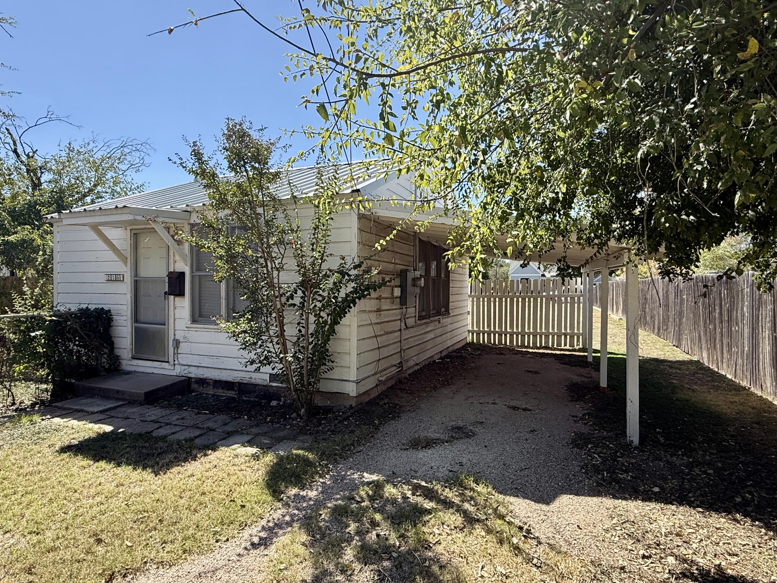 216 S Jackson Street Property Photo 4