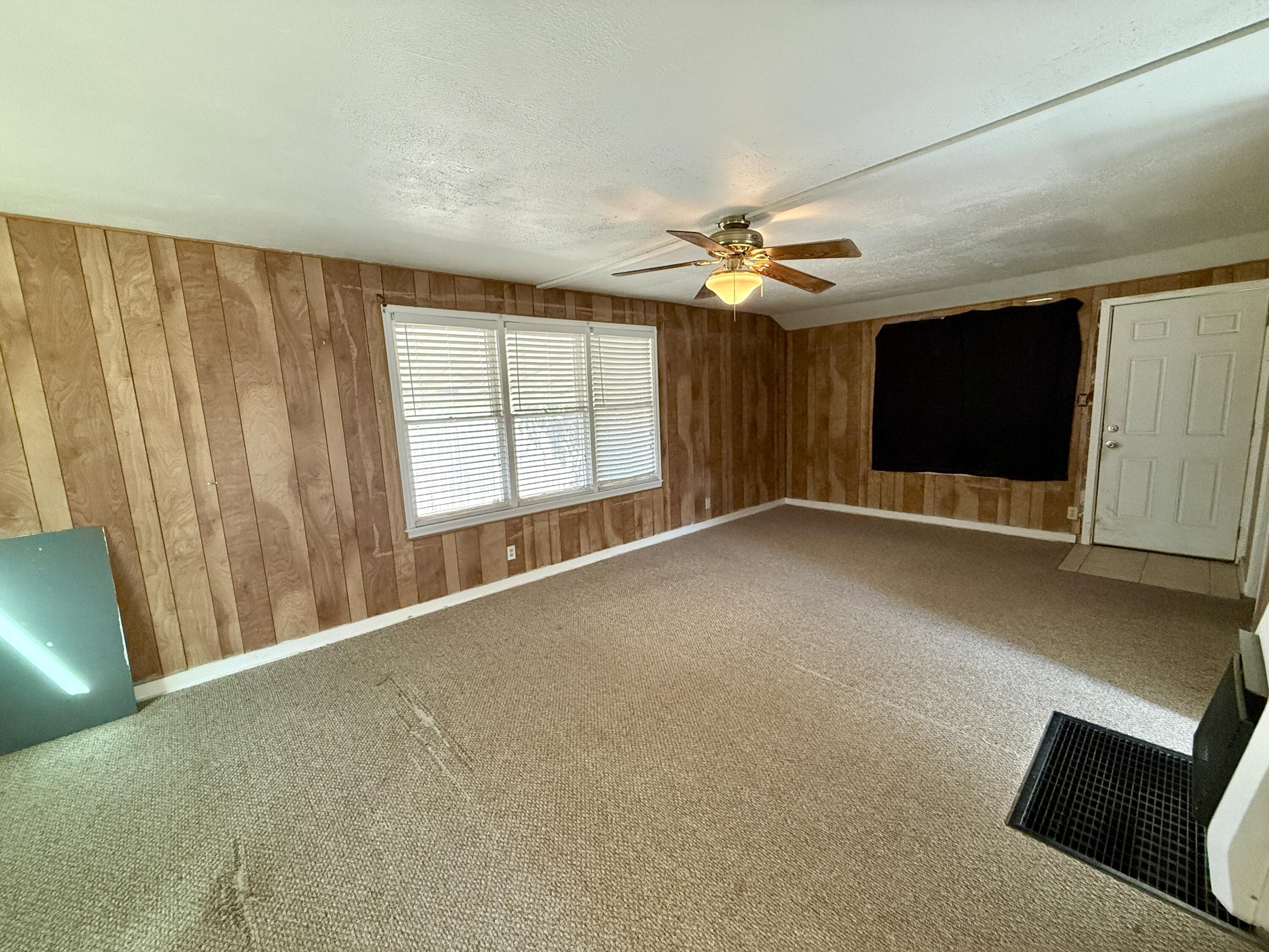 216 S Jackson Street Property Photo 6
