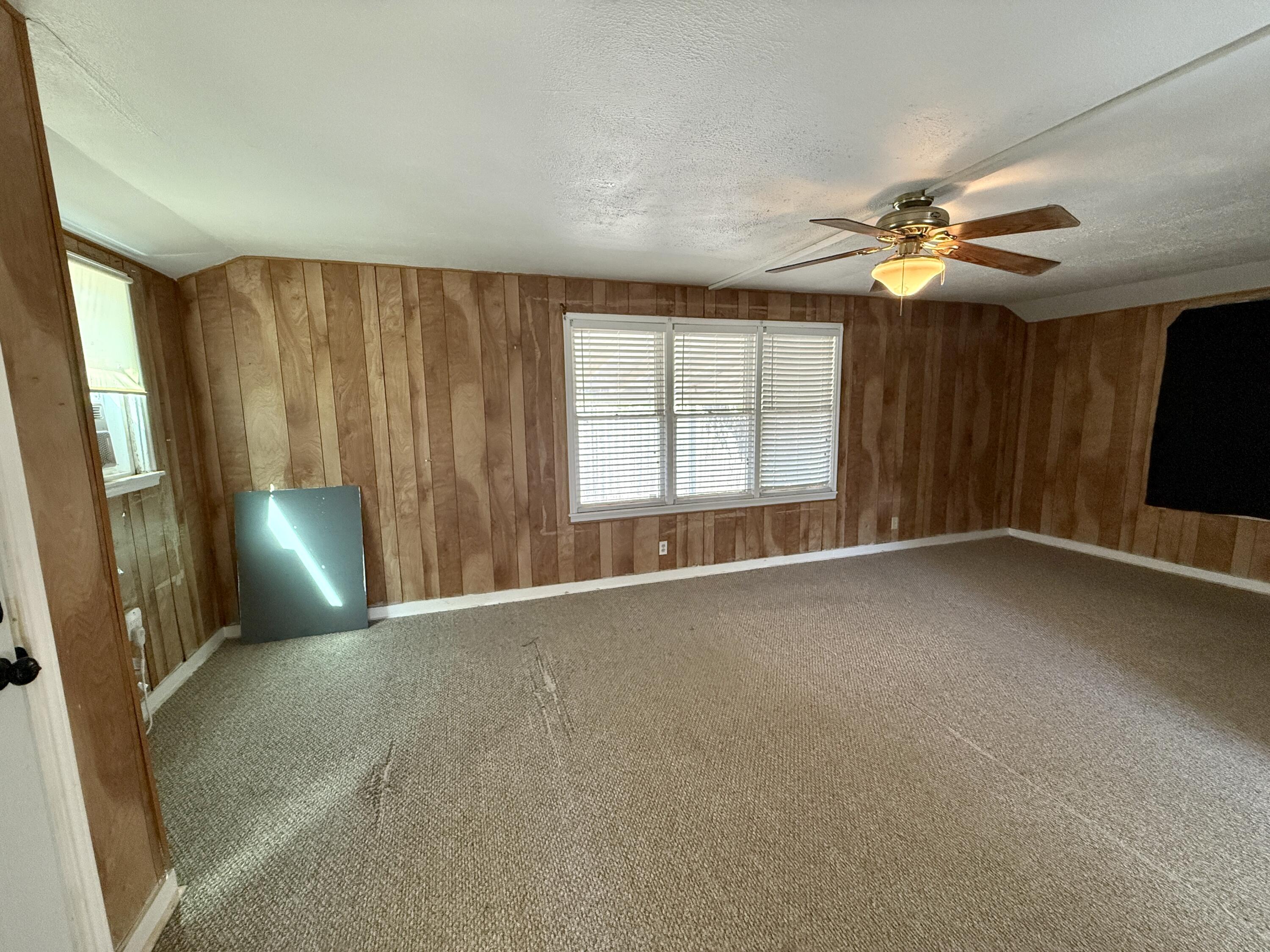 216 S Jackson Street Property Photo 7