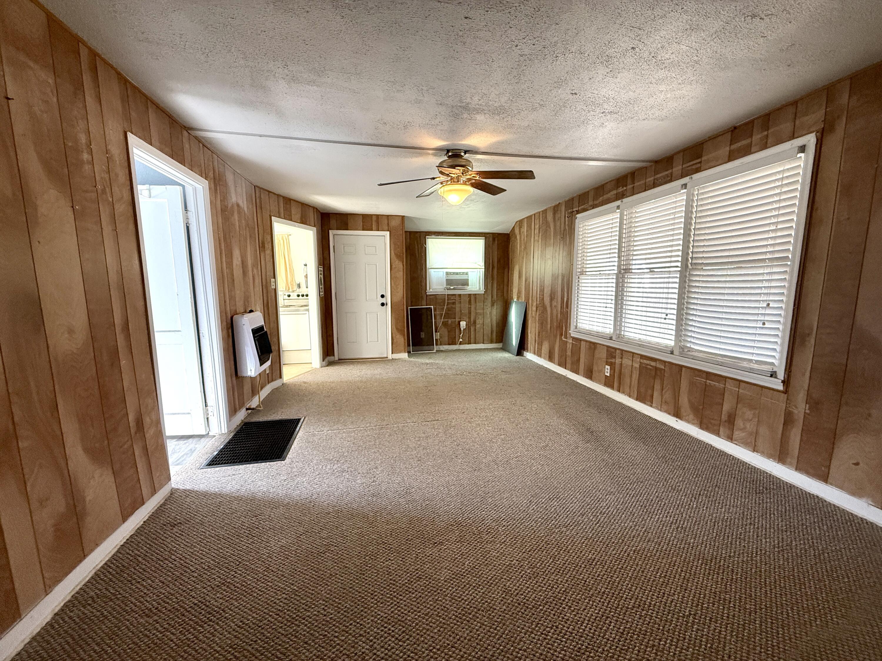 216 S Jackson Street Property Photo 8