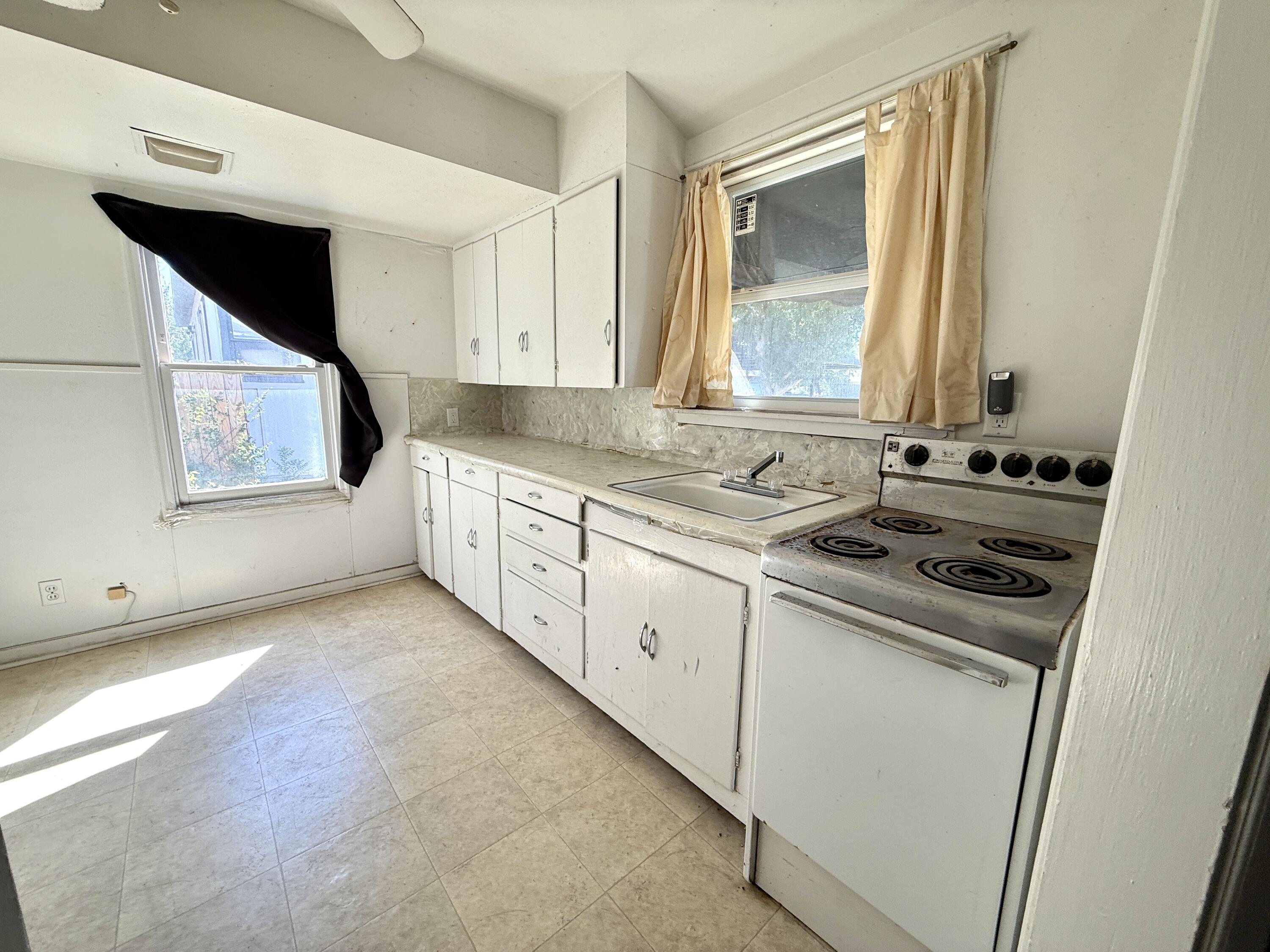 216 S Jackson Street Property Photo 10