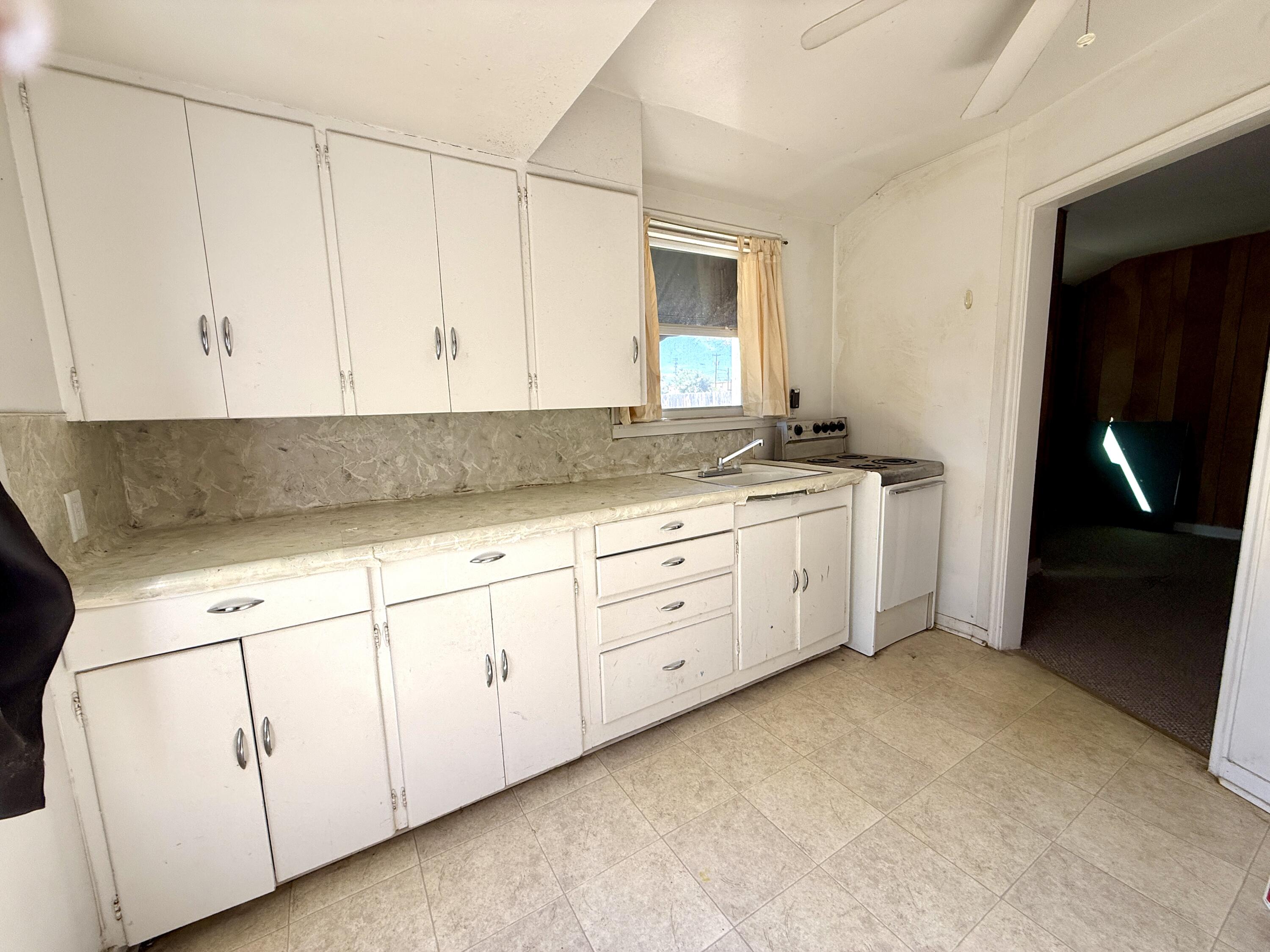 216 S Jackson Street Property Photo 11