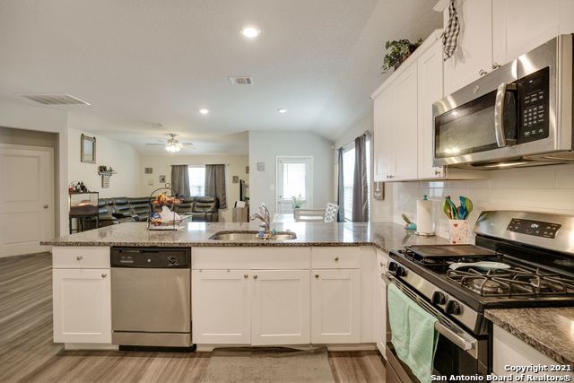 14815 Berkshire Way Property Photo 7