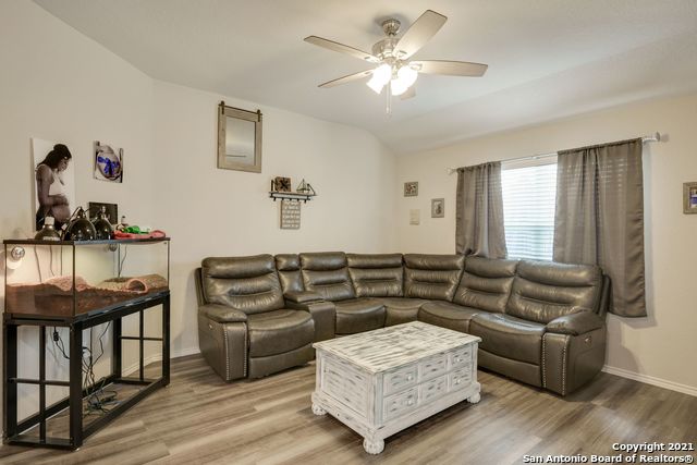 14815 Berkshire Way Property Photo 10