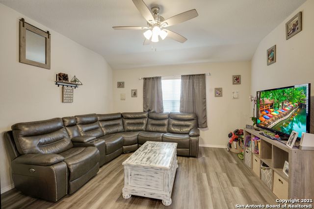 14815 Berkshire Way Property Photo 11