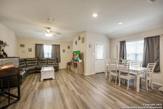 14815 Berkshire Way Property Photo 12