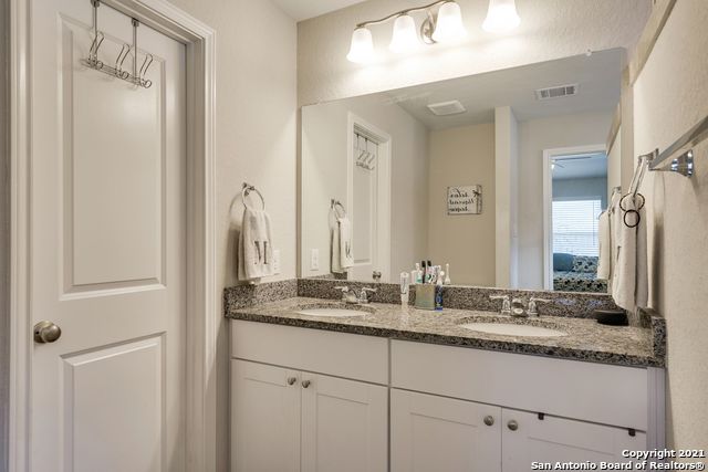 14815 Berkshire Way Property Photo 16