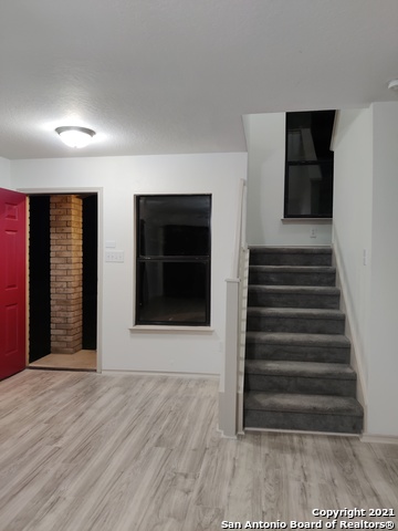 9870 Sunset Pl Property Photo 6