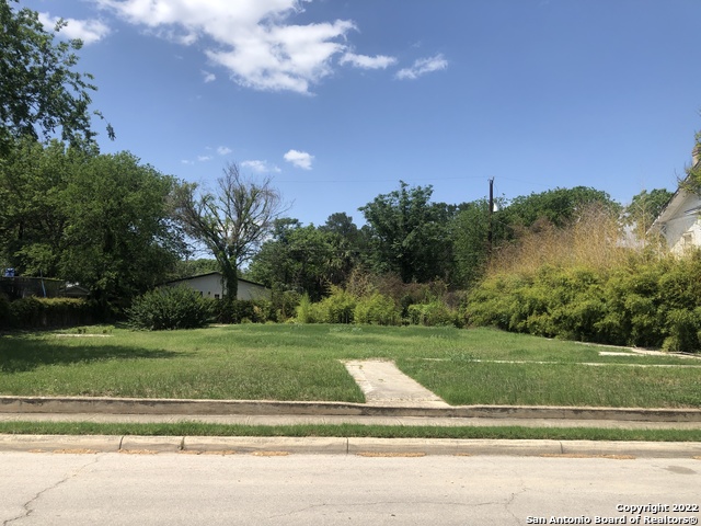 233 E Craig Pl Property Photo 1