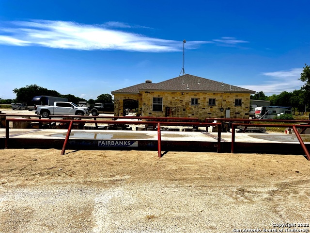 8635 S Loop 1604 E Property Photo 1