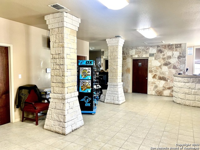 8635 S Loop 1604 E Property Photo 9