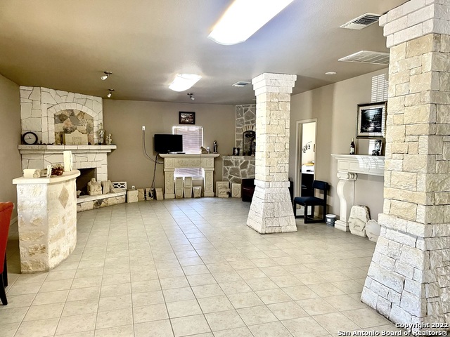 8635 S Loop 1604 E Property Photo 14